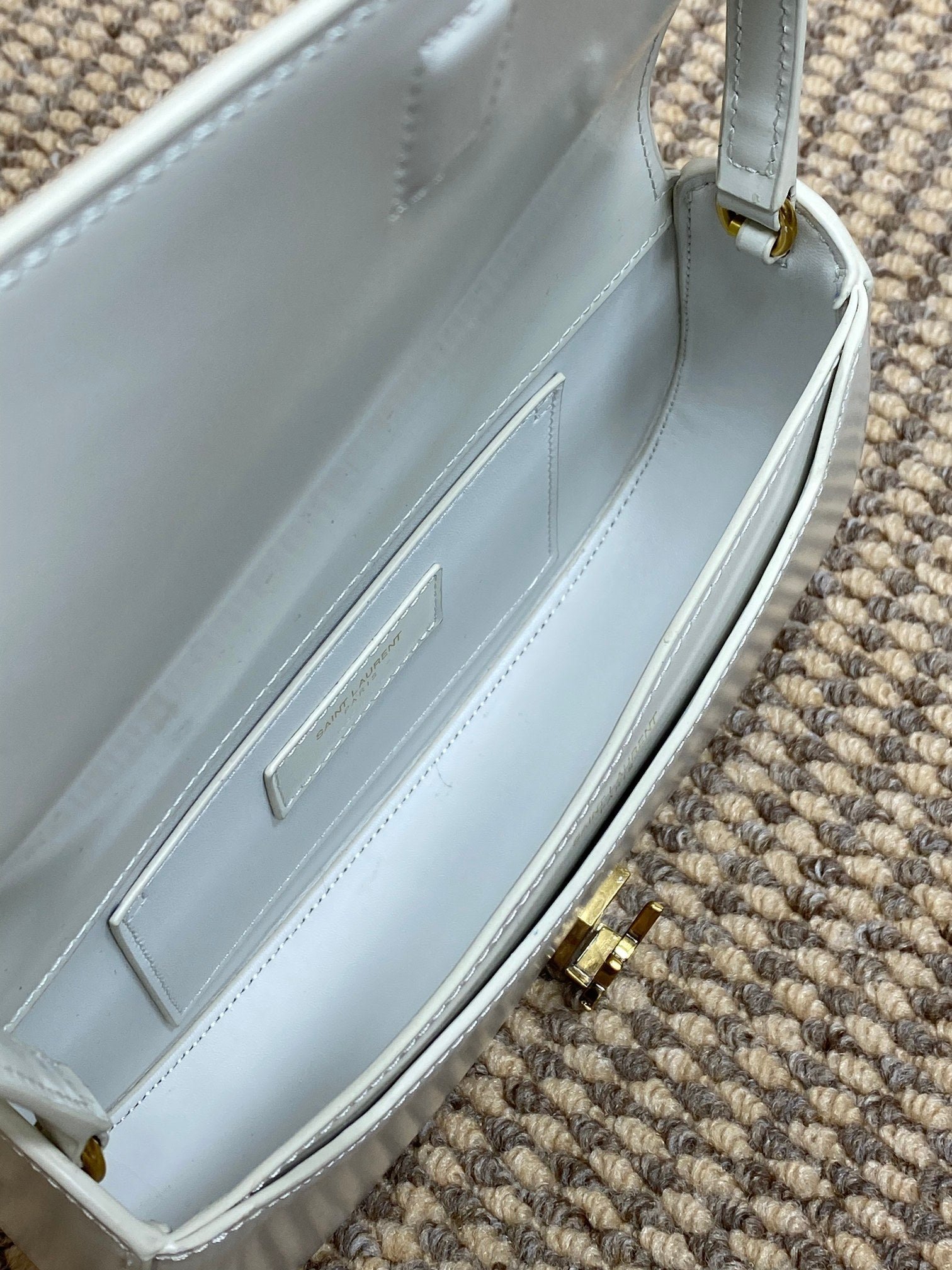 {Style No: WUVTK72H} VOLTAIRE IN BOX SHOULDER BAG 21 IN WHITE CALFSKIN GOLD METALLIC - Image 9