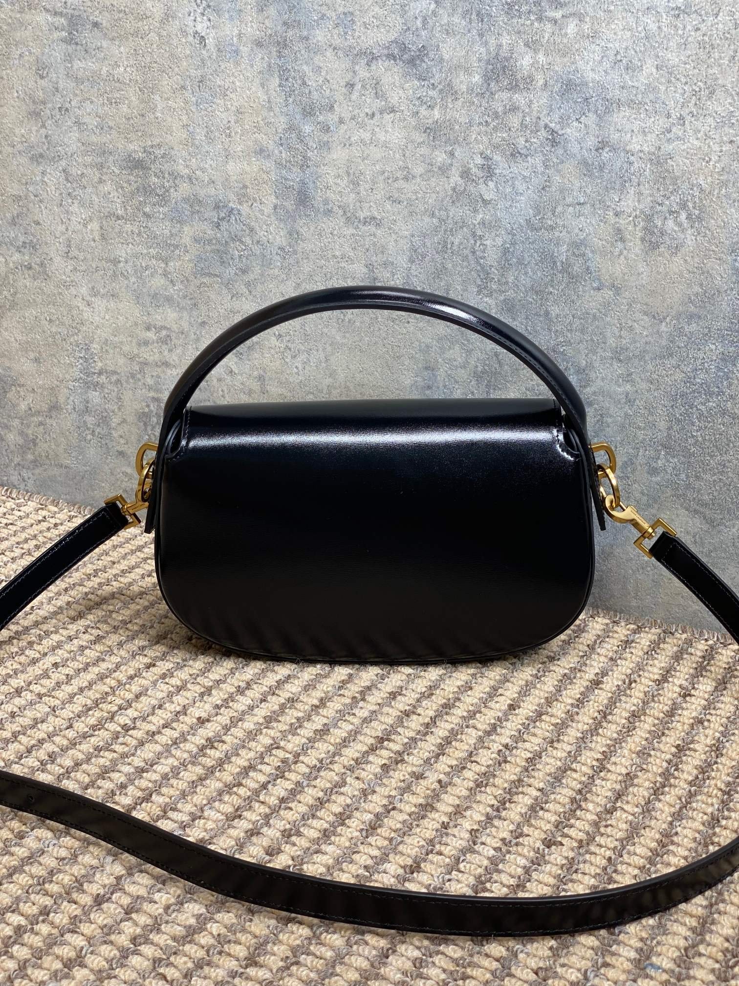 {Style No: 5P4EUELX} VOLTAIRE HALF-MOON SHOULDER BAG 24 IN BLACK CALFSKIN GOLD METALLIC - Image 6