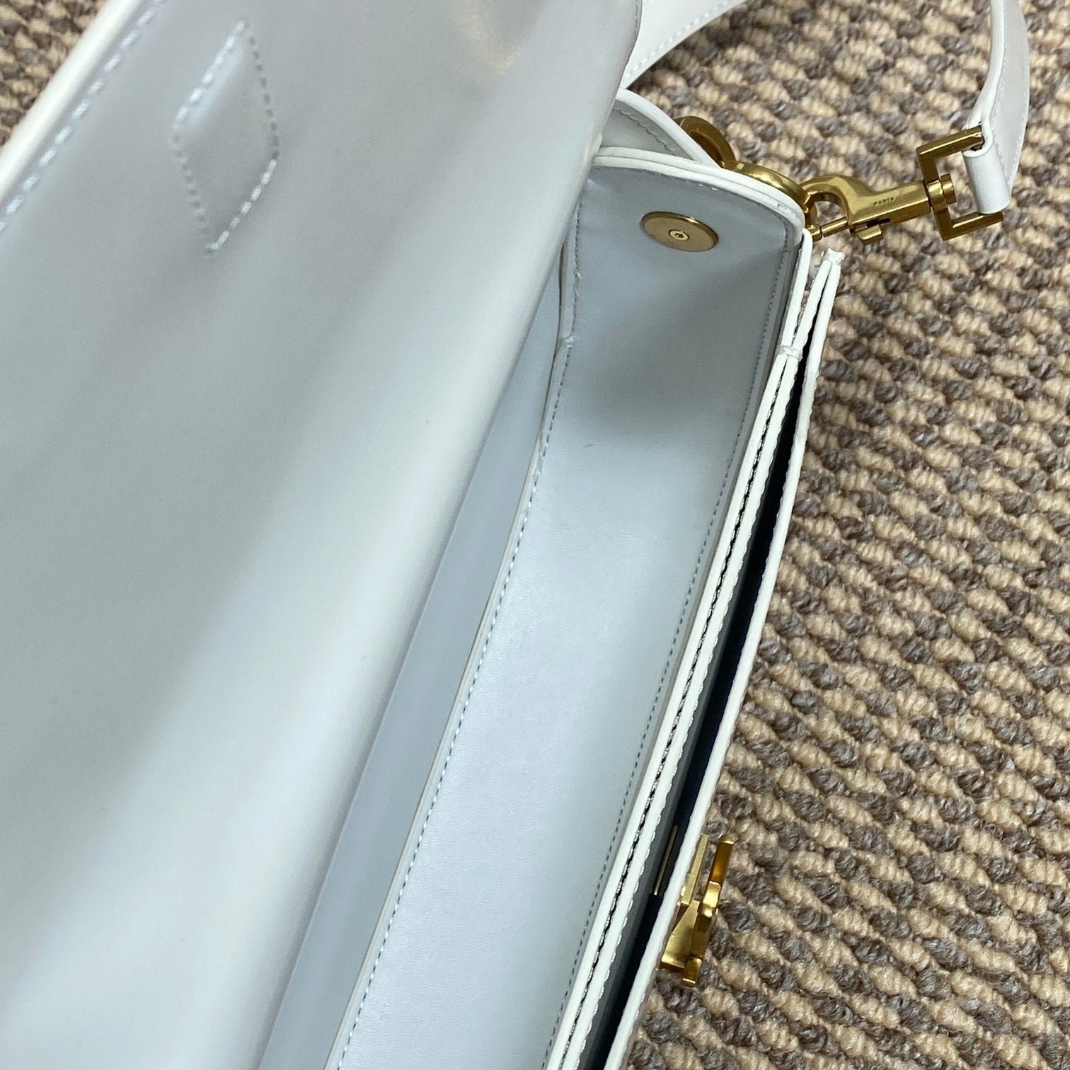 {Style No: YAH5XNVE} VOLTAIRE HALF-MOON SHOULDER BAG 24 IN WHITE CALFSKIN GOLD METALLIC - Image 8