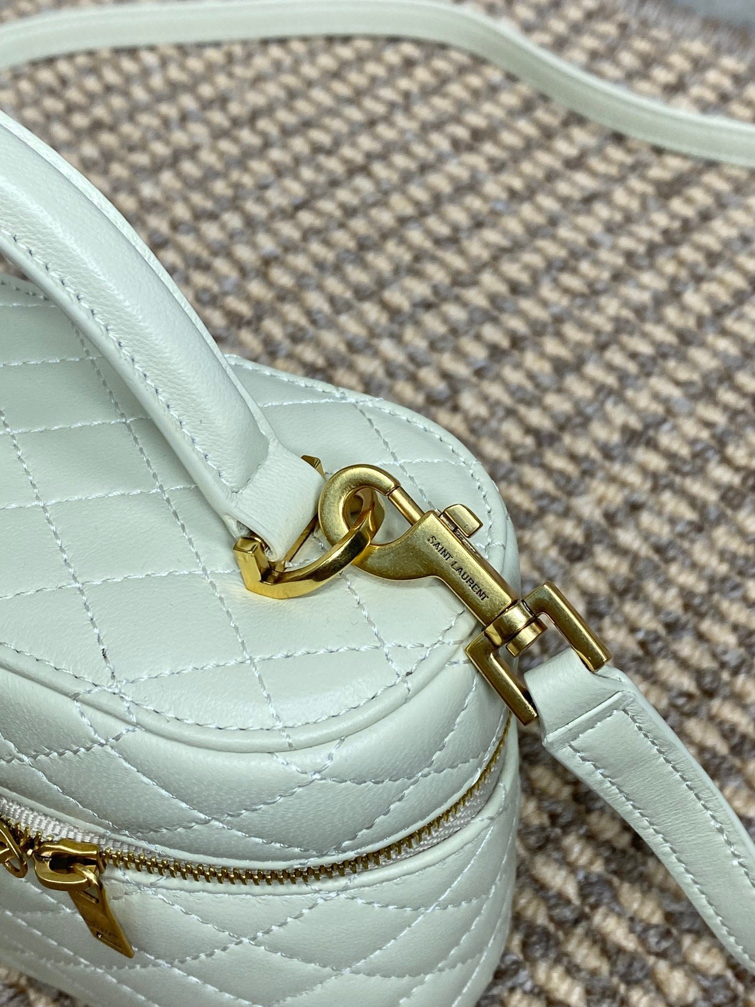 {Style No: H5DJVPIQ} GABY MINI VANITY 18 IN IVORY WHITE LAMBSKIN GOLD HARDWARE - Image 2