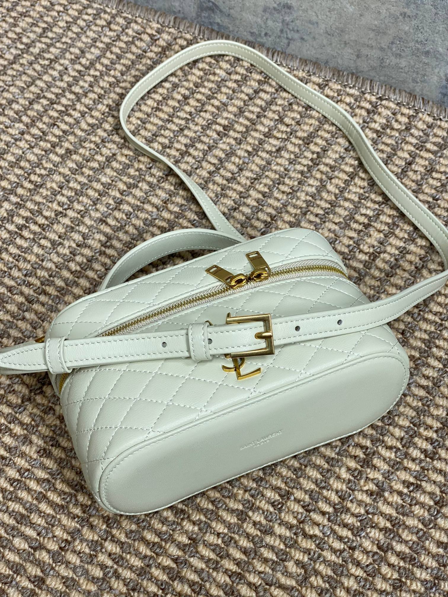{Style No: H5DJVPIQ} GABY MINI VANITY 18 IN IVORY WHITE LAMBSKIN GOLD HARDWARE - Image 9