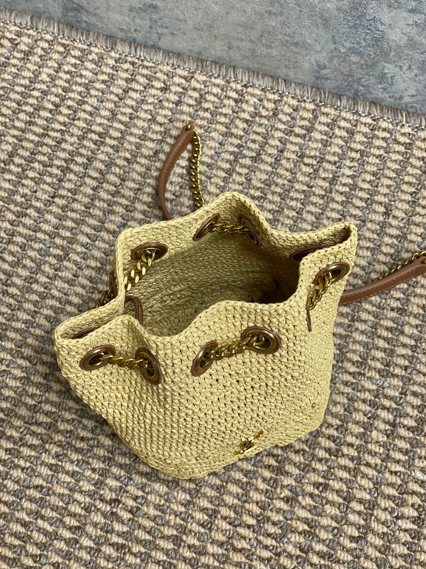 {Style No: ASPFD2AX} DRAWSTRING BUCKET BAG 19 IN BEIGE WOVEN RAFFIA AND CALFSKIN - Image 7