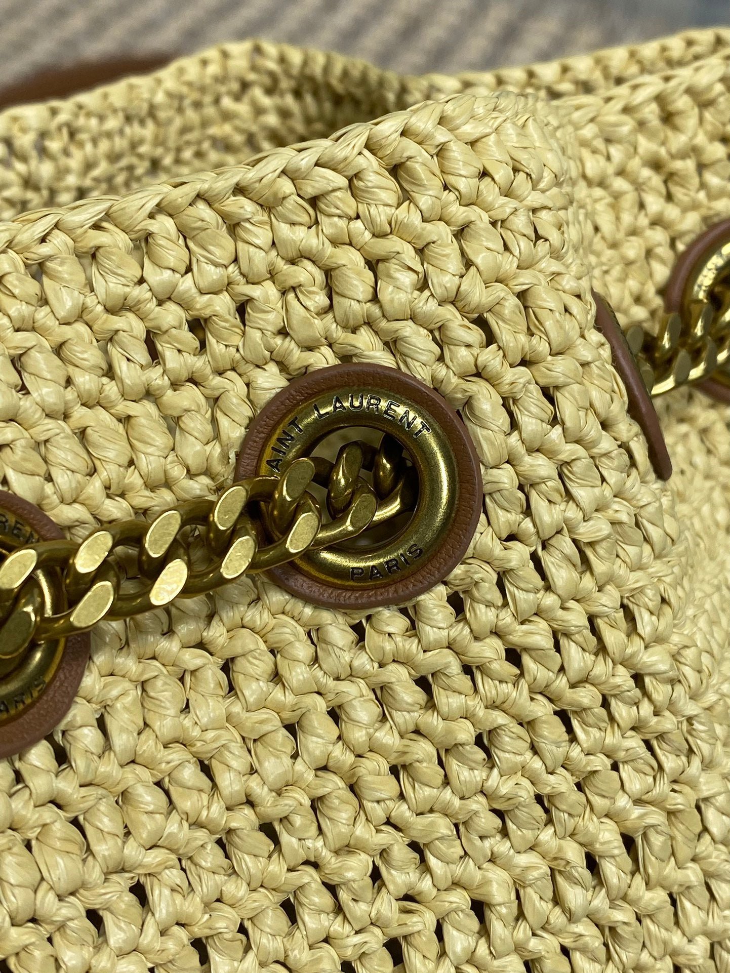 {Style No: ASPFD2AX} DRAWSTRING BUCKET BAG 19 IN BEIGE WOVEN RAFFIA AND CALFSKIN - Image 9