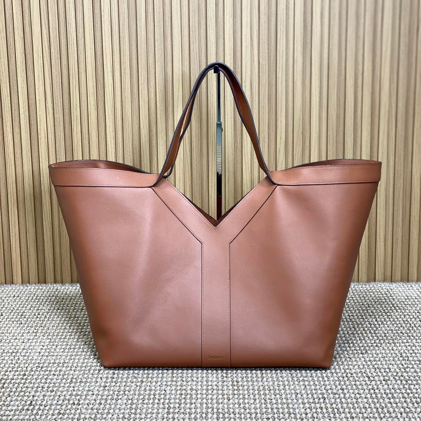 {Style No: 3PM65EA5} Y TOTE BAG 39 IN TAWNY BROWN CALFSKIN