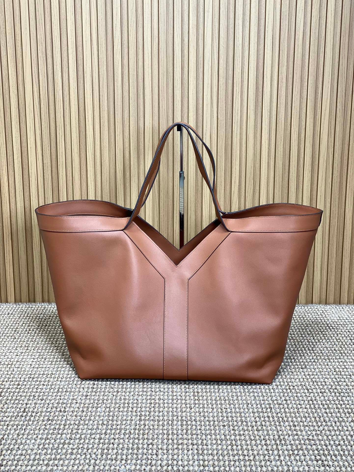 {Style No: 3PM65EA5} Y TOTE BAG 39 IN TAWNY BROWN CALFSKIN - Image 8