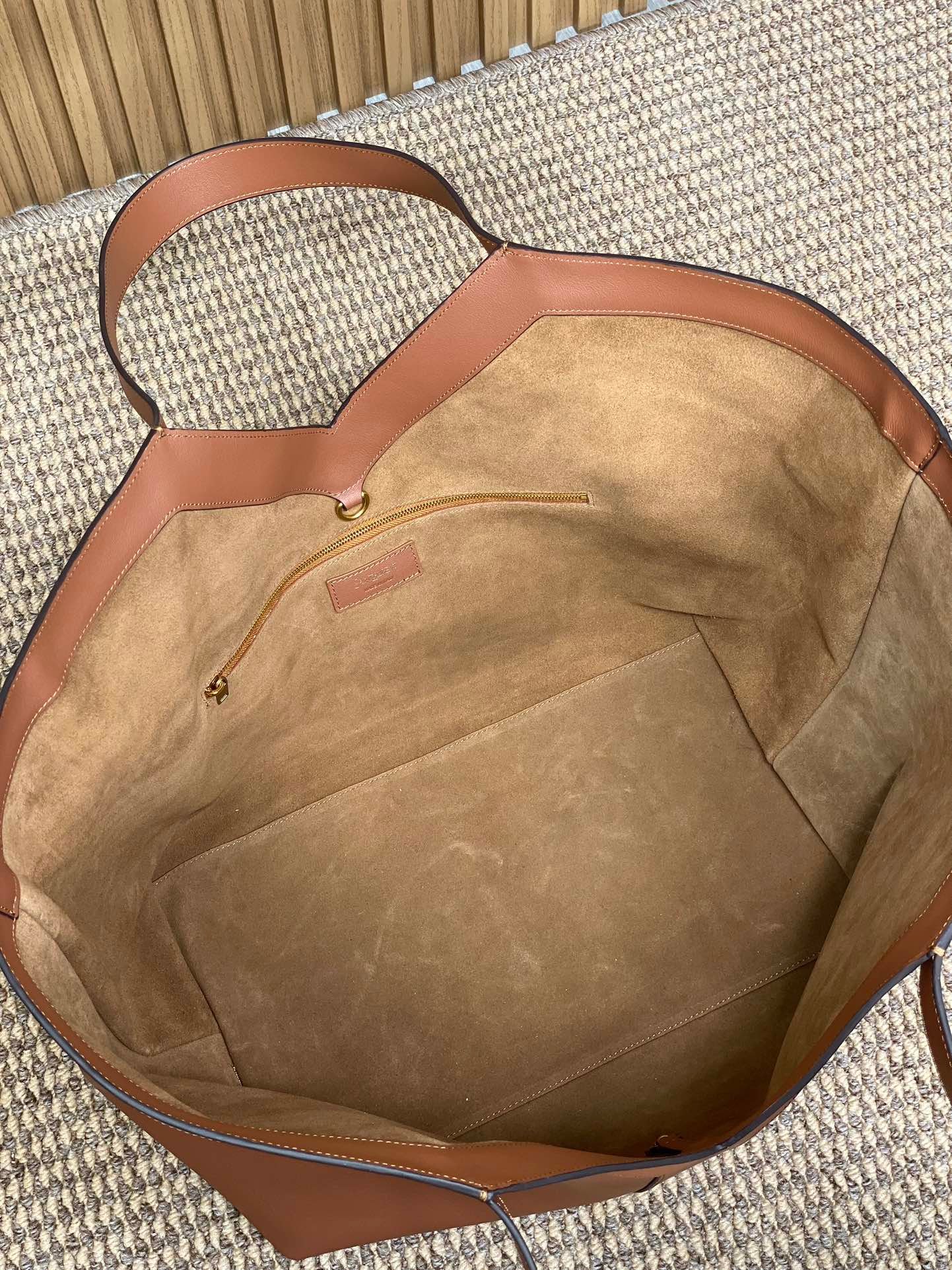 {Style No: 3PM65EA5} Y TOTE BAG 39 IN TAWNY BROWN CALFSKIN - Image 4