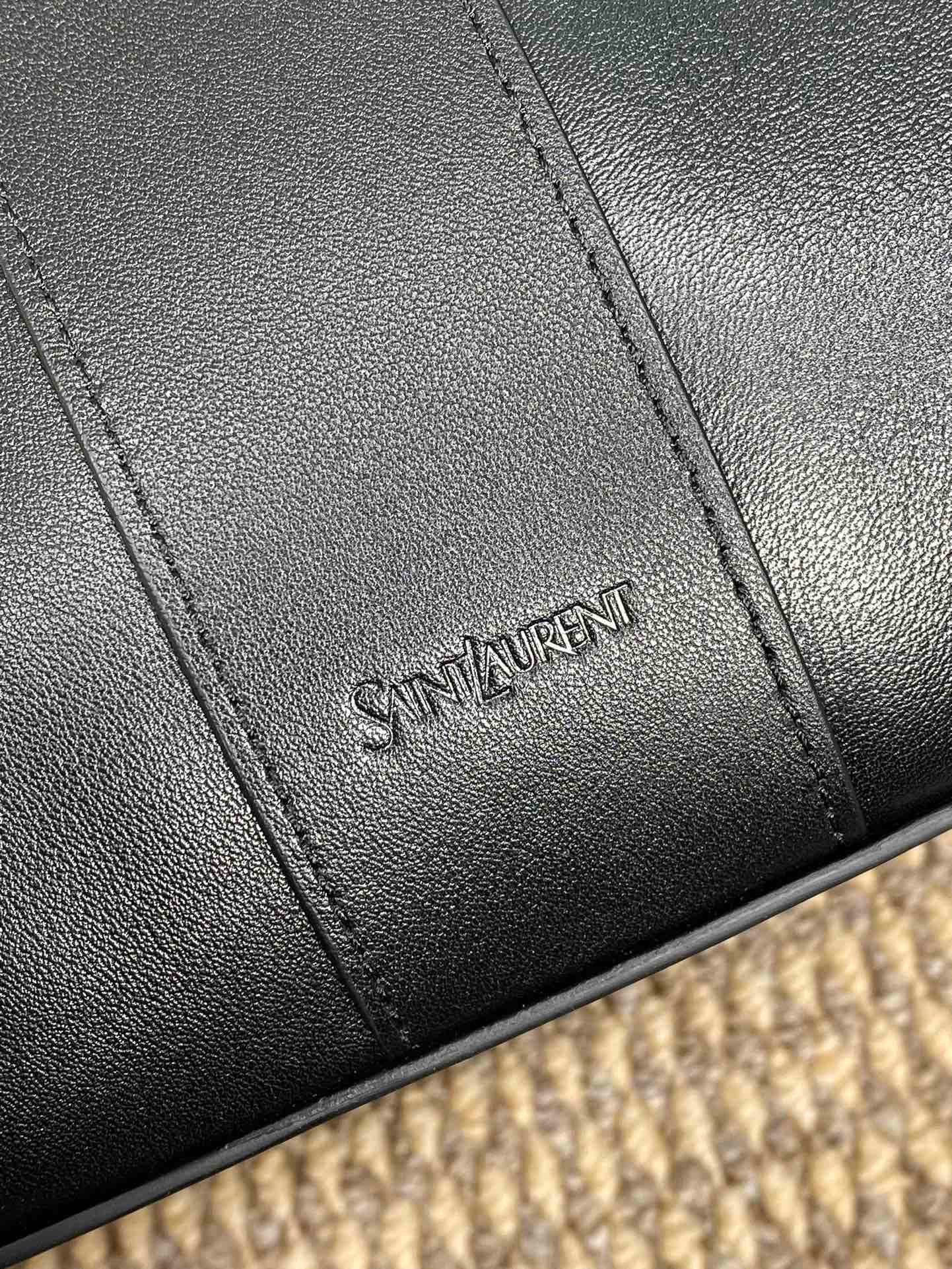 {Style No: 5YM55C7H} Y TOTE BAG 39 IN BLACK CALFSKIN - Image 4
