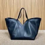 {Style No: 5YM55C7H} Y TOTE BAG 39 IN BLACK CALFSKIN