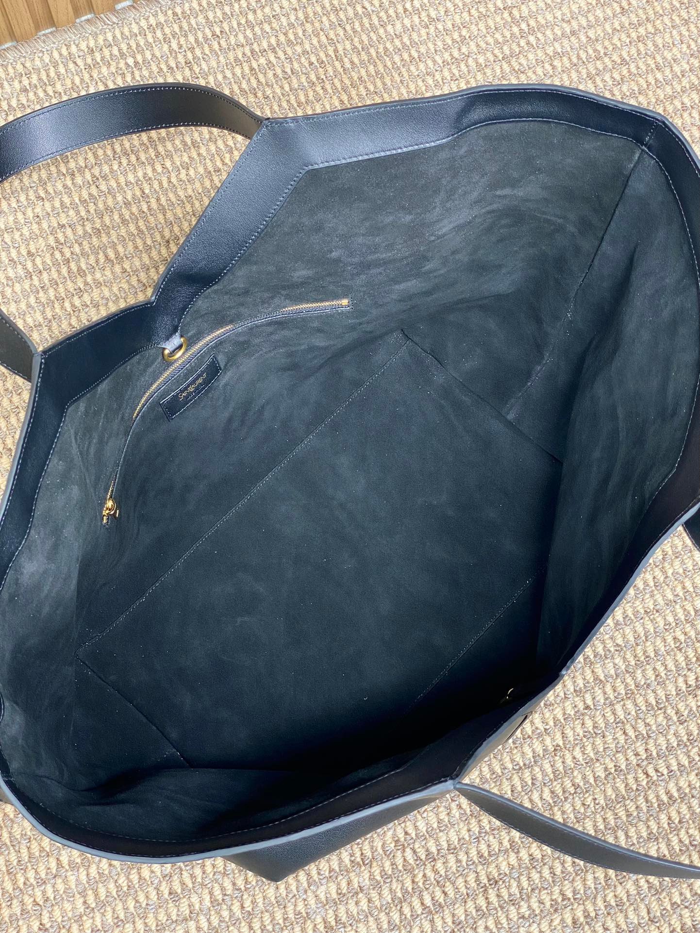 {Style No: 5YM55C7H} Y TOTE BAG 39 IN BLACK CALFSKIN - Image 8
