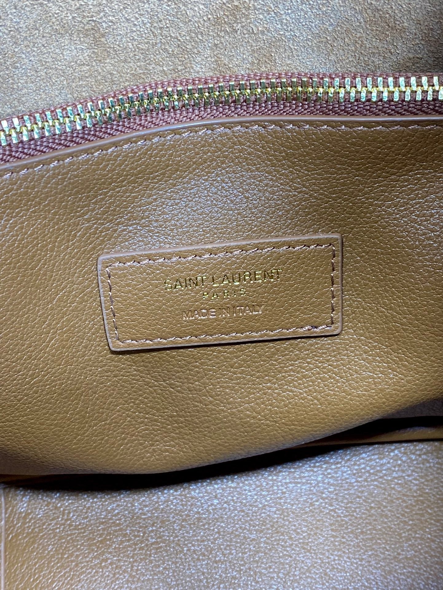 {Style No: KD1VFF29} LE 5 À 7 SMALL SUPPLE 22 IN TORTILLA BROWN CALFSKIN GOLD BUCKLE - Image 2