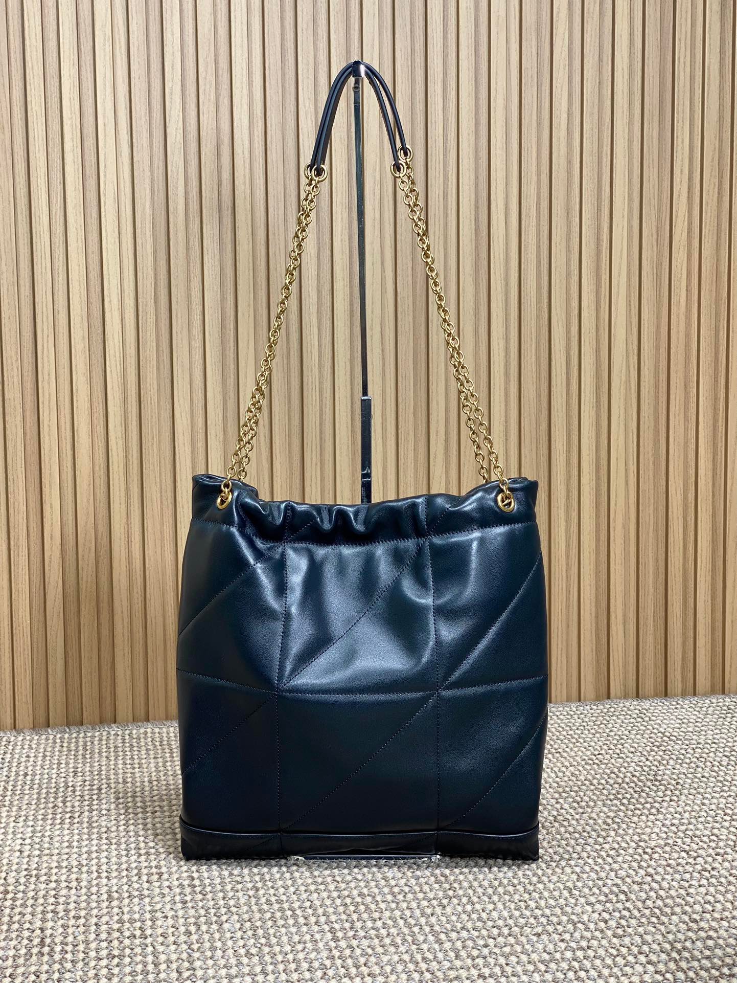 {Style No: BB14AZJC} DRAWSTRING CHAIN STRAP SHOULDER BAG 39 IN NAVY BLUE QUILTED CALFSKIN - Image 5