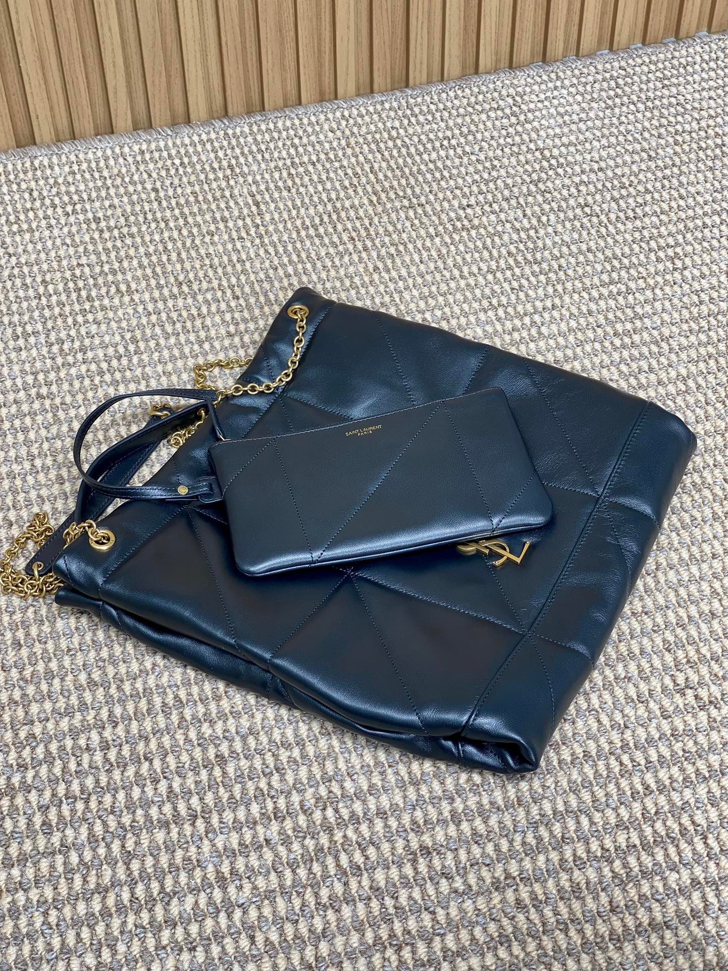 {Style No: BB14AZJC} DRAWSTRING CHAIN STRAP SHOULDER BAG 39 IN NAVY BLUE QUILTED CALFSKIN - Image 9