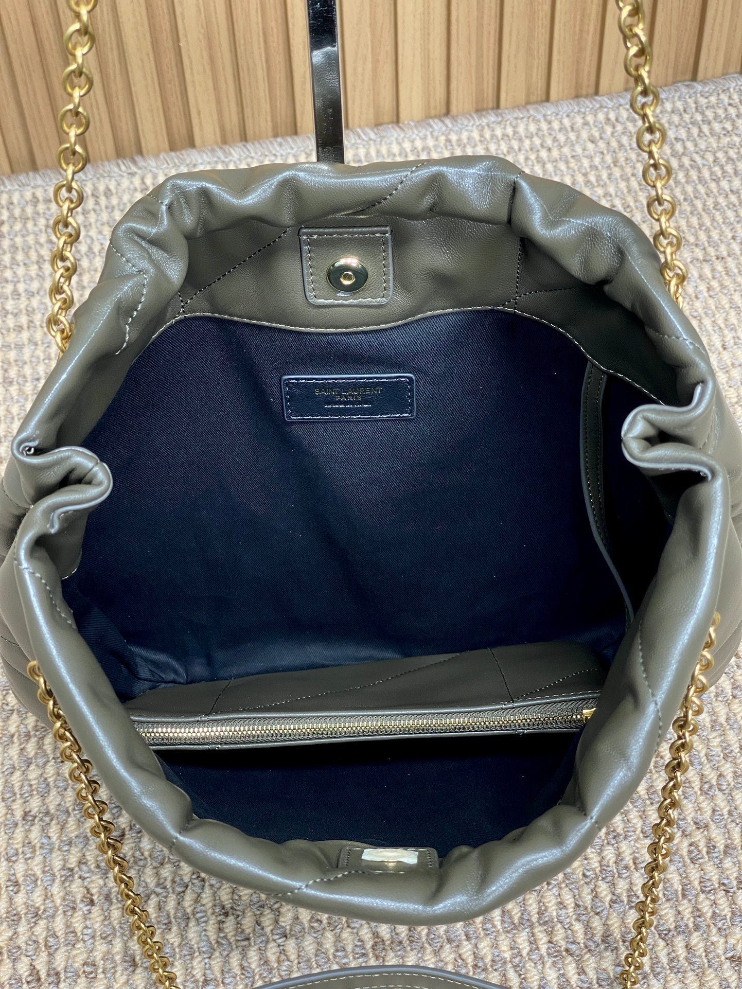 {Style No: U9KIYQ3J} DRAWSTRING CHAIN STRAP SHOULDER BAG 39 IN DARK GREEN QUILTED CALFSKIN - Image 2