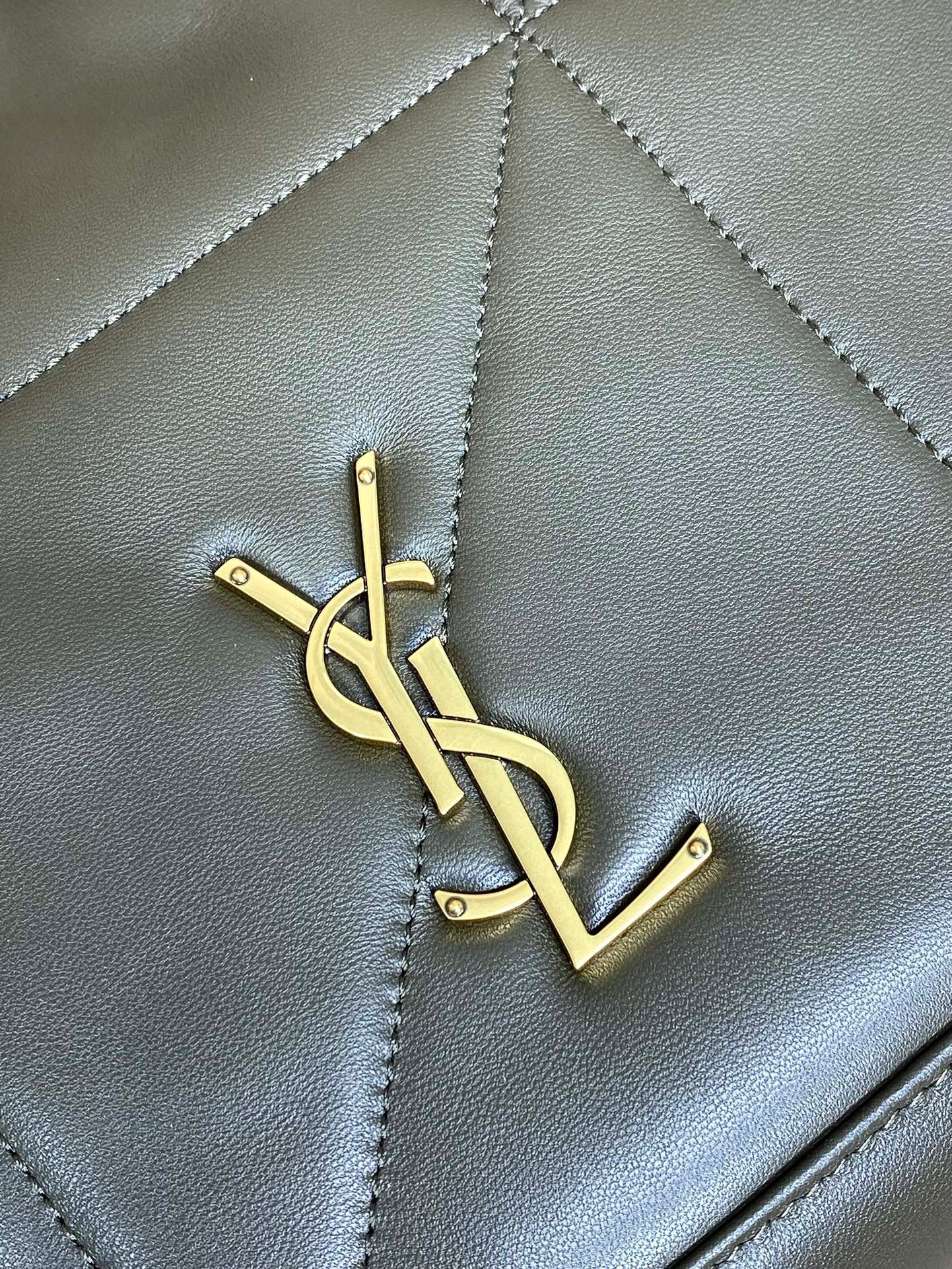 {Style No: U9KIYQ3J} DRAWSTRING CHAIN STRAP SHOULDER BAG 39 IN DARK GREEN QUILTED CALFSKIN - Image 8