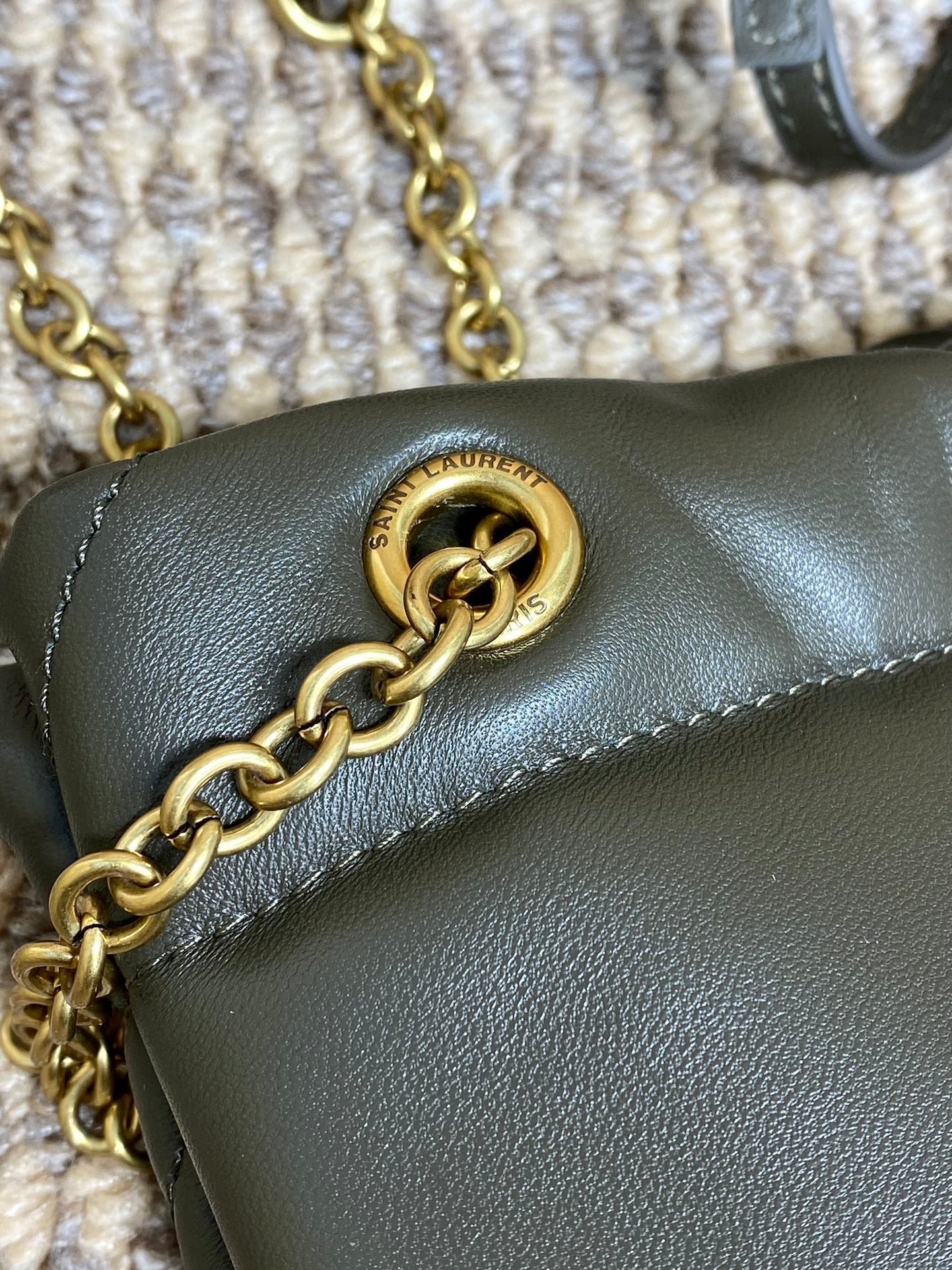{Style No: U9KIYQ3J} DRAWSTRING CHAIN STRAP SHOULDER BAG 39 IN DARK GREEN QUILTED CALFSKIN - Image 9