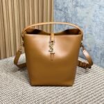 {Style No: RFXGNKJM} LE 37 MEDIUM BUCKET BAG 25 IN TORTILLA BROWN CALFSKIN GOLD HARDWARE