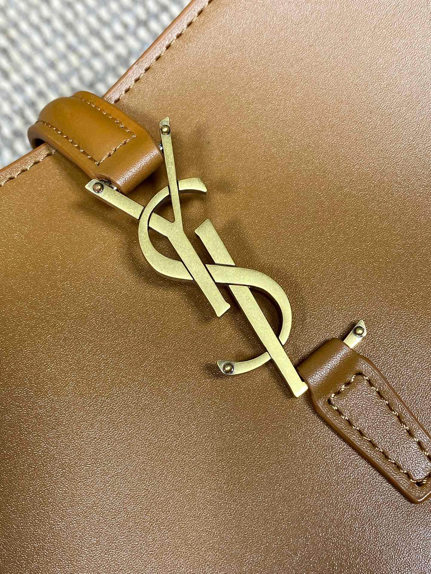 {Style No: RFXGNKJM} LE 37 MEDIUM BUCKET BAG 25 IN TORTILLA BROWN CALFSKIN GOLD HARDWARE - Image 7