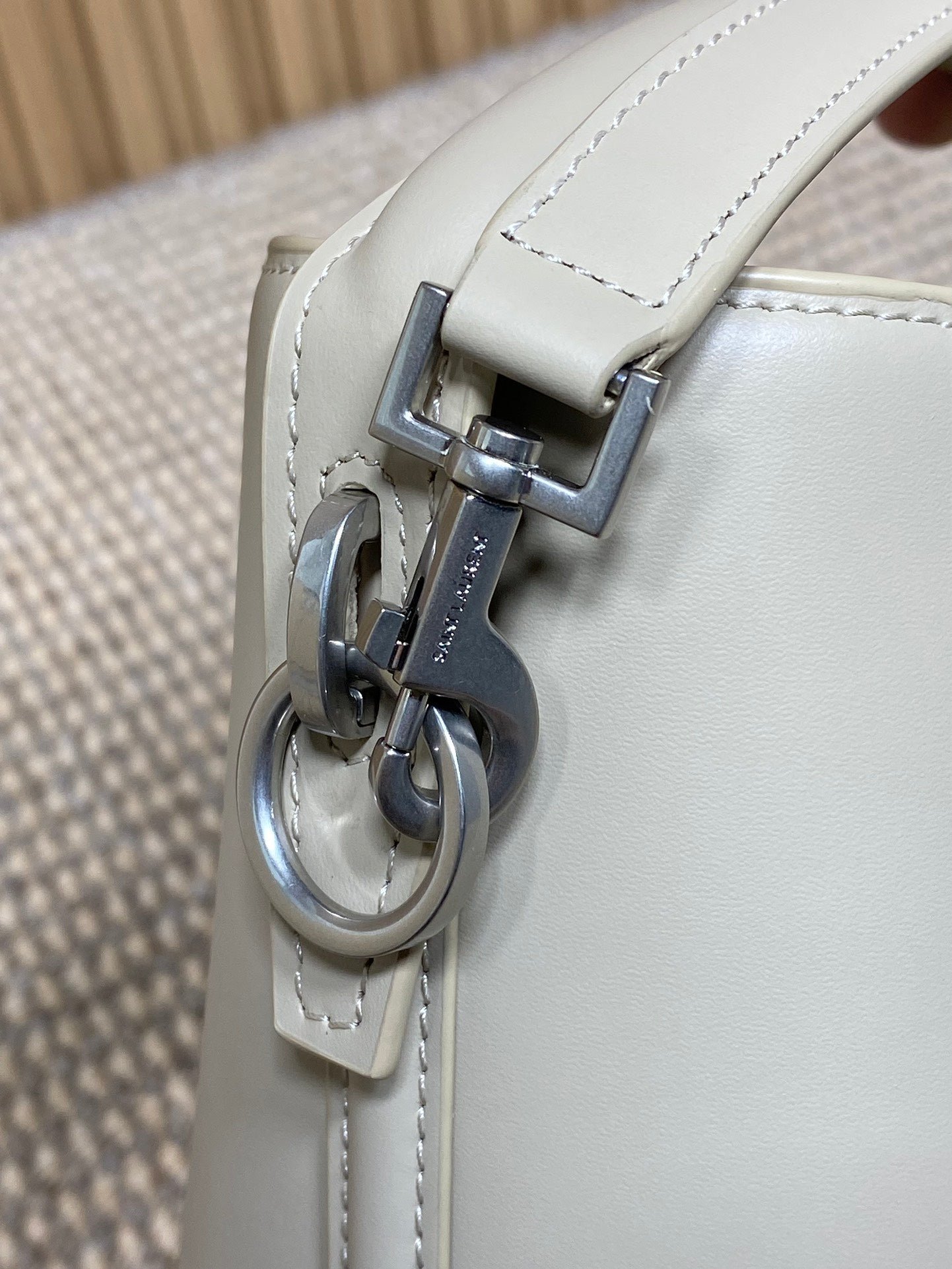 {Style No: SX1C3UP3} LE 37 SMALL BUCKET BAG 20 IN WHITE CALFSKIN SILVER HARDWARE - Image 5