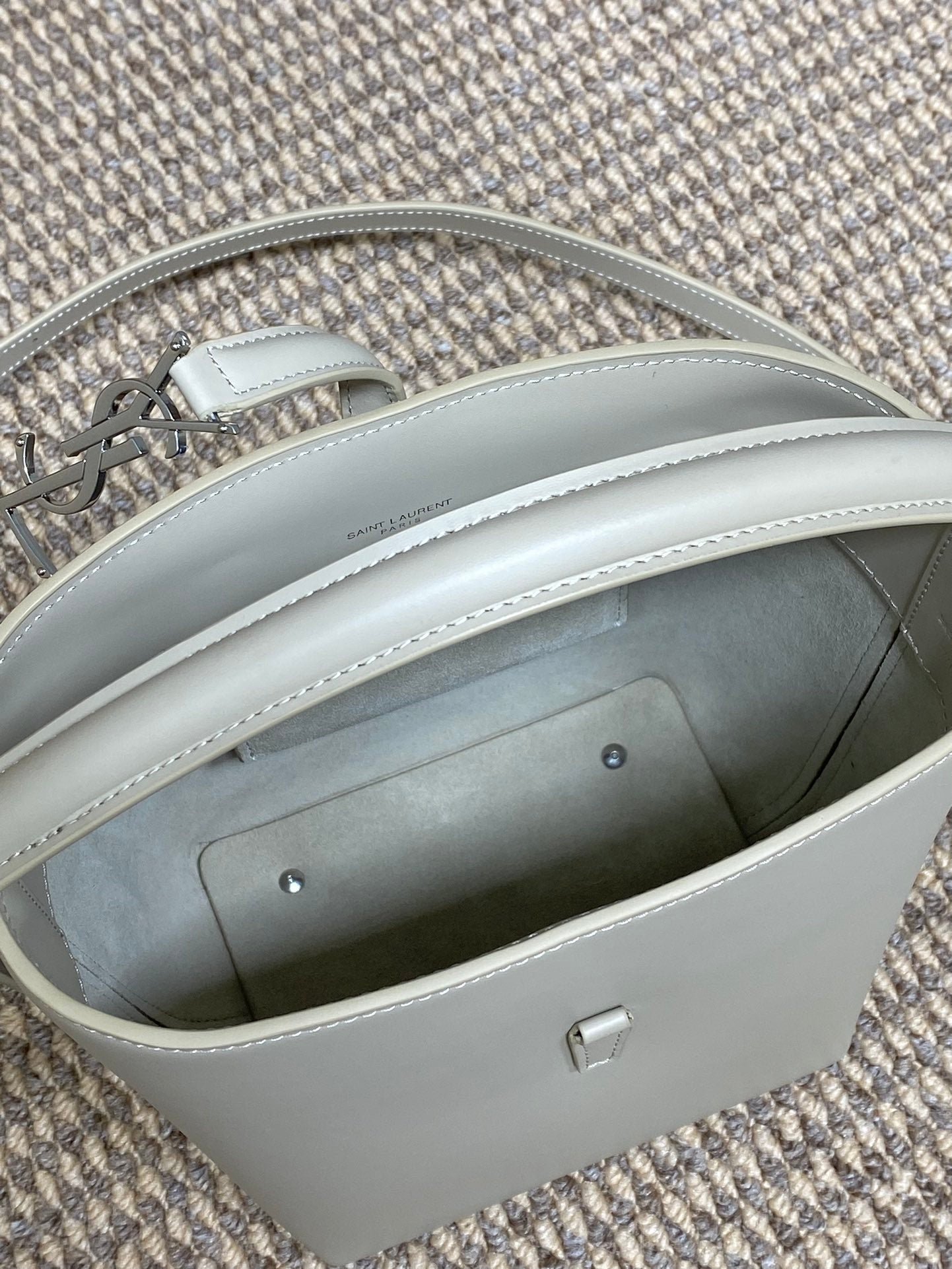 {Style No: SX1C3UP3} LE 37 SMALL BUCKET BAG 20 IN WHITE CALFSKIN SILVER HARDWARE - Image 6