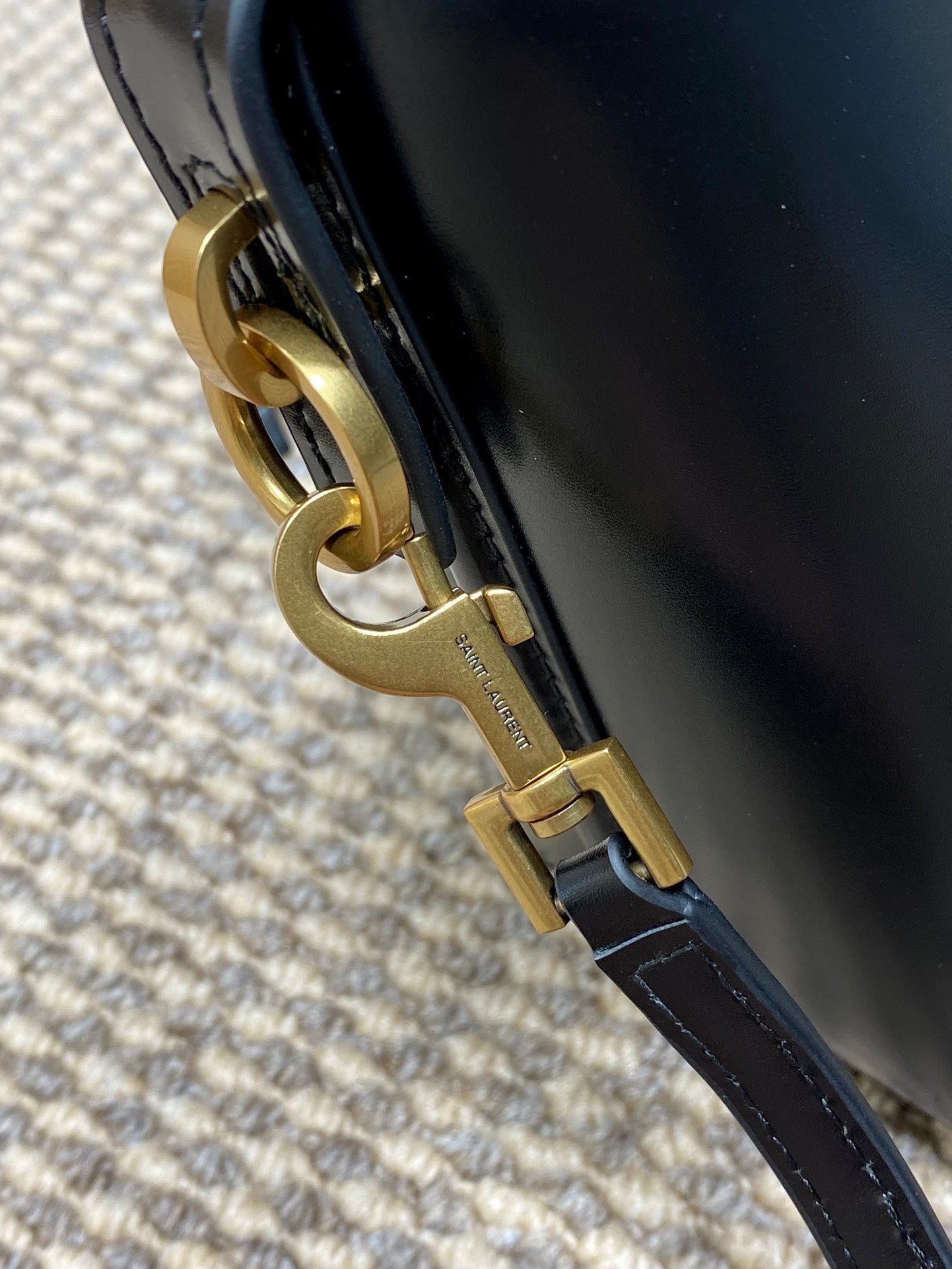 {Style No: G4UU9VUH} LE 37 MINI BUCKET BAG 15 IN BLACK CALFSKIN GOLD HARDWARE - Image 2