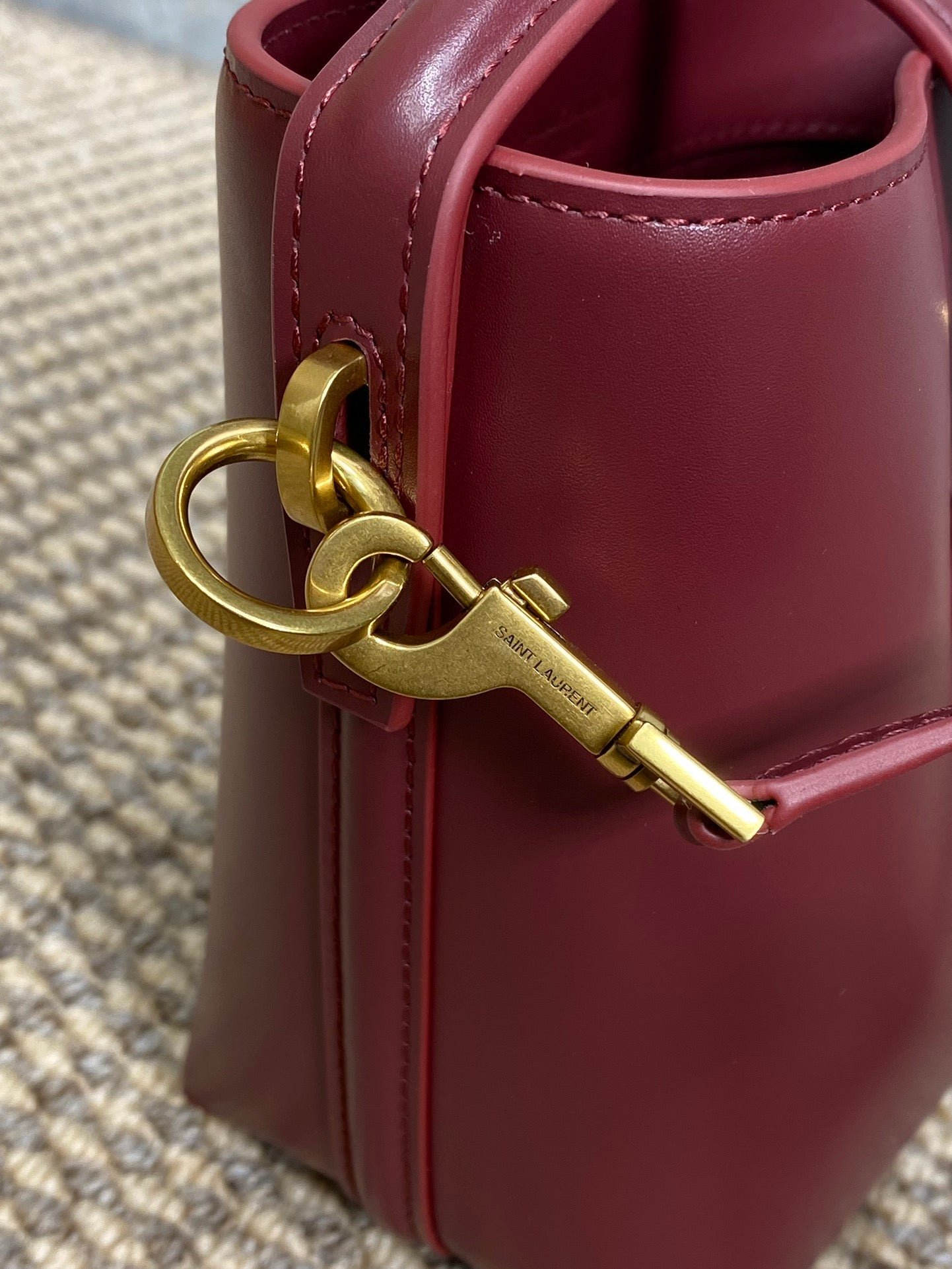 {Style No: D3N78XQY} LE 37 MINI BUCKET BAG 15 IN BURGUNDY RED CALFSKIN GOLD HARDWARE - Image 8