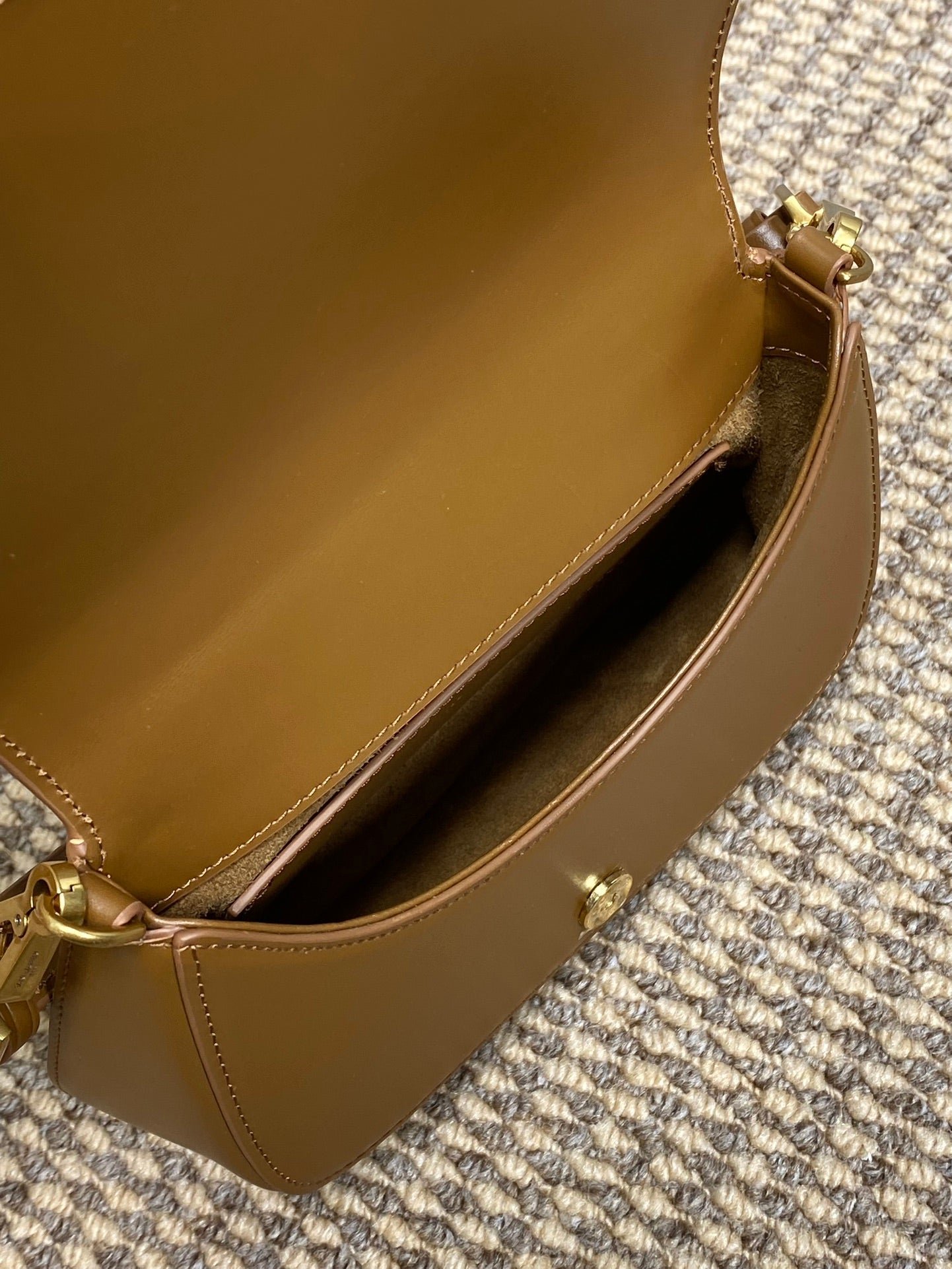 {Style No: SQ9FNS9F} VOLTAIRE TOP HANDLE IN BOX 21 IN TAWNY BROWN CALFSKIN GOLD HARDWARE - Image 7