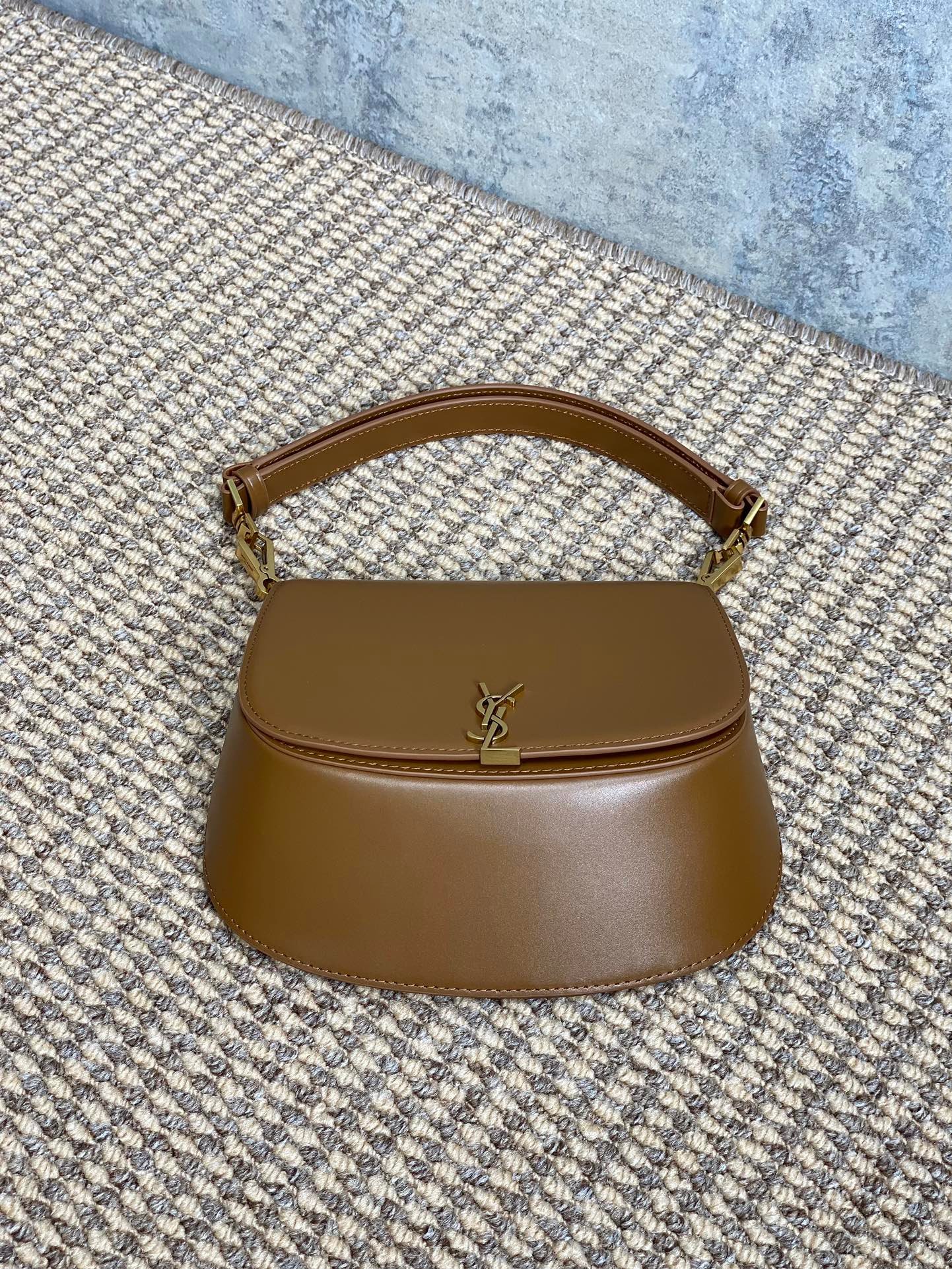 {Style No: SQ9FNS9F} VOLTAIRE TOP HANDLE IN BOX 21 IN TAWNY BROWN CALFSKIN GOLD HARDWARE - Image 9