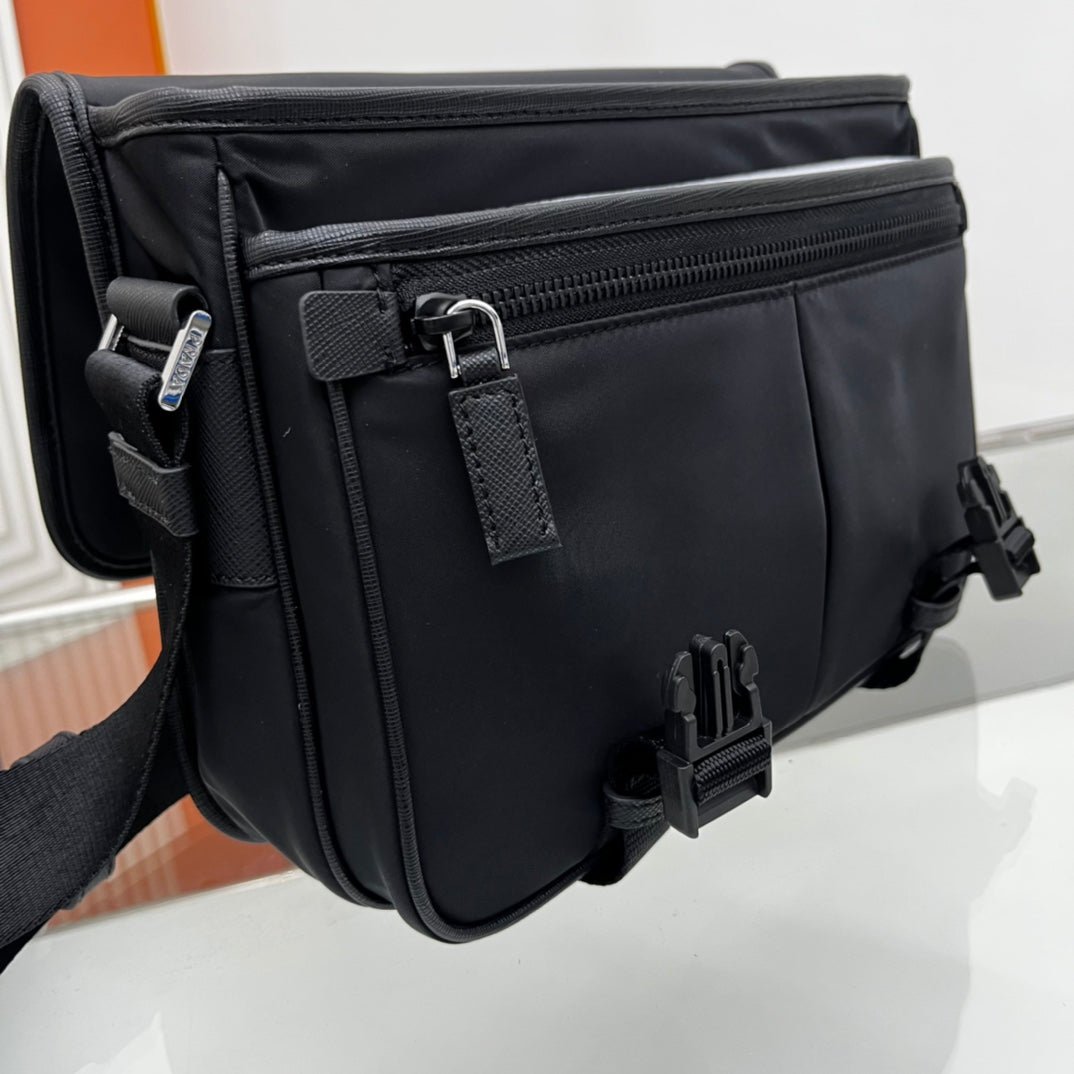{Style No: RFQCTMB5} PRA SMALL 26 SHOULDERBAG IN BLACK SAFFIANO LEATHER - Image 4