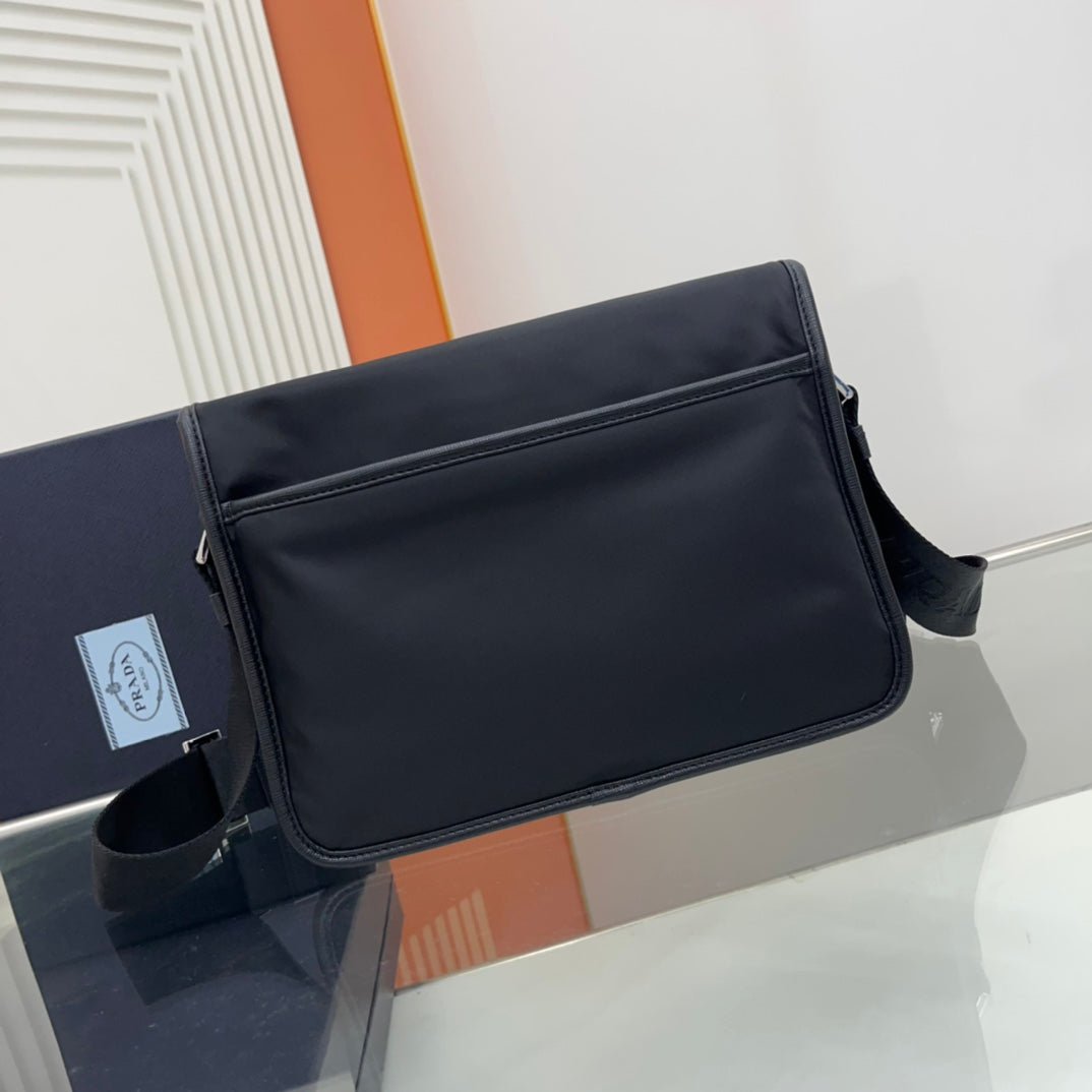 {Style No: RFQCTMB5} PRA SMALL 26 SHOULDERBAG IN BLACK SAFFIANO LEATHER - Image 6