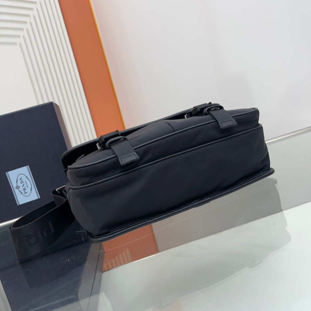 {Style No: RFQCTMB5} PRA SMALL 26 SHOULDERBAG IN BLACK SAFFIANO LEATHER - Image 8