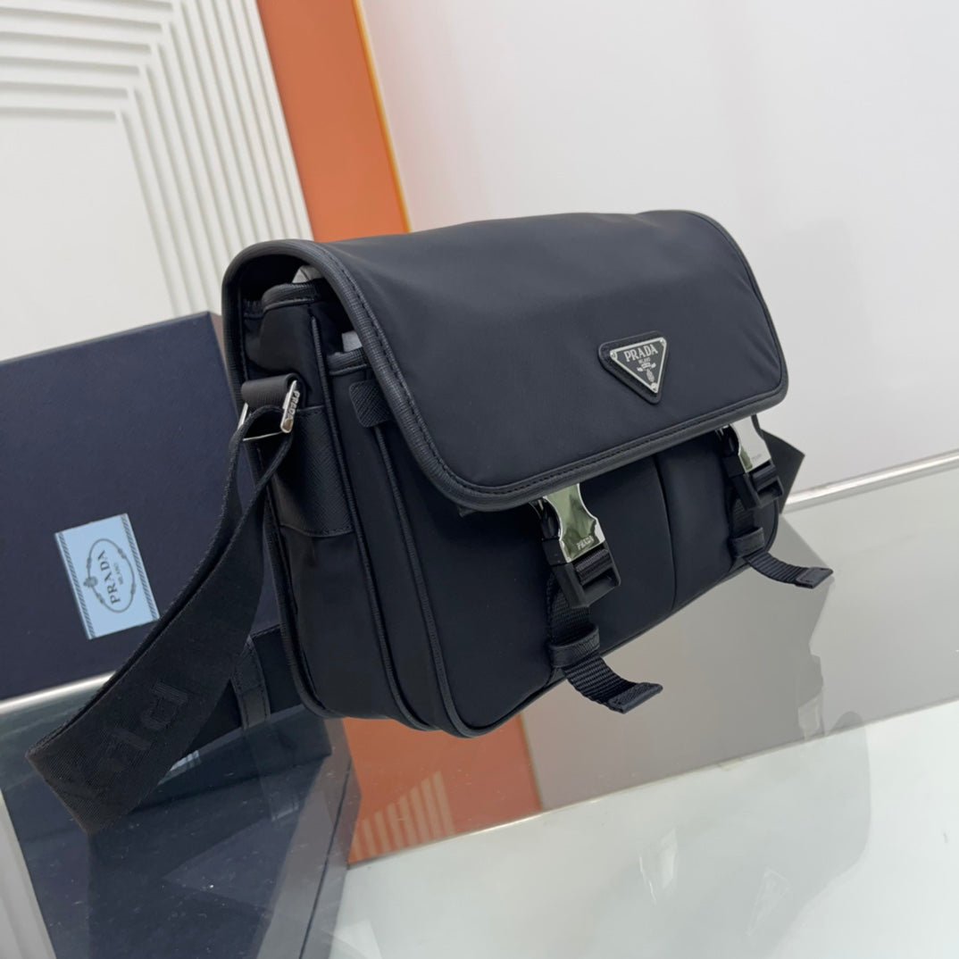{Style No: RFQCTMB5} PRA SMALL 26 SHOULDERBAG IN BLACK SAFFIANO LEATHER - Image 3