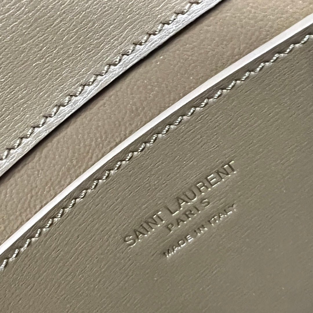 {Style No: EU2MJEZ9} VOLTAIRE IN BOX 21 IN CARAMEL BROWN CALFSKIN GOLD LOGO - Image 4