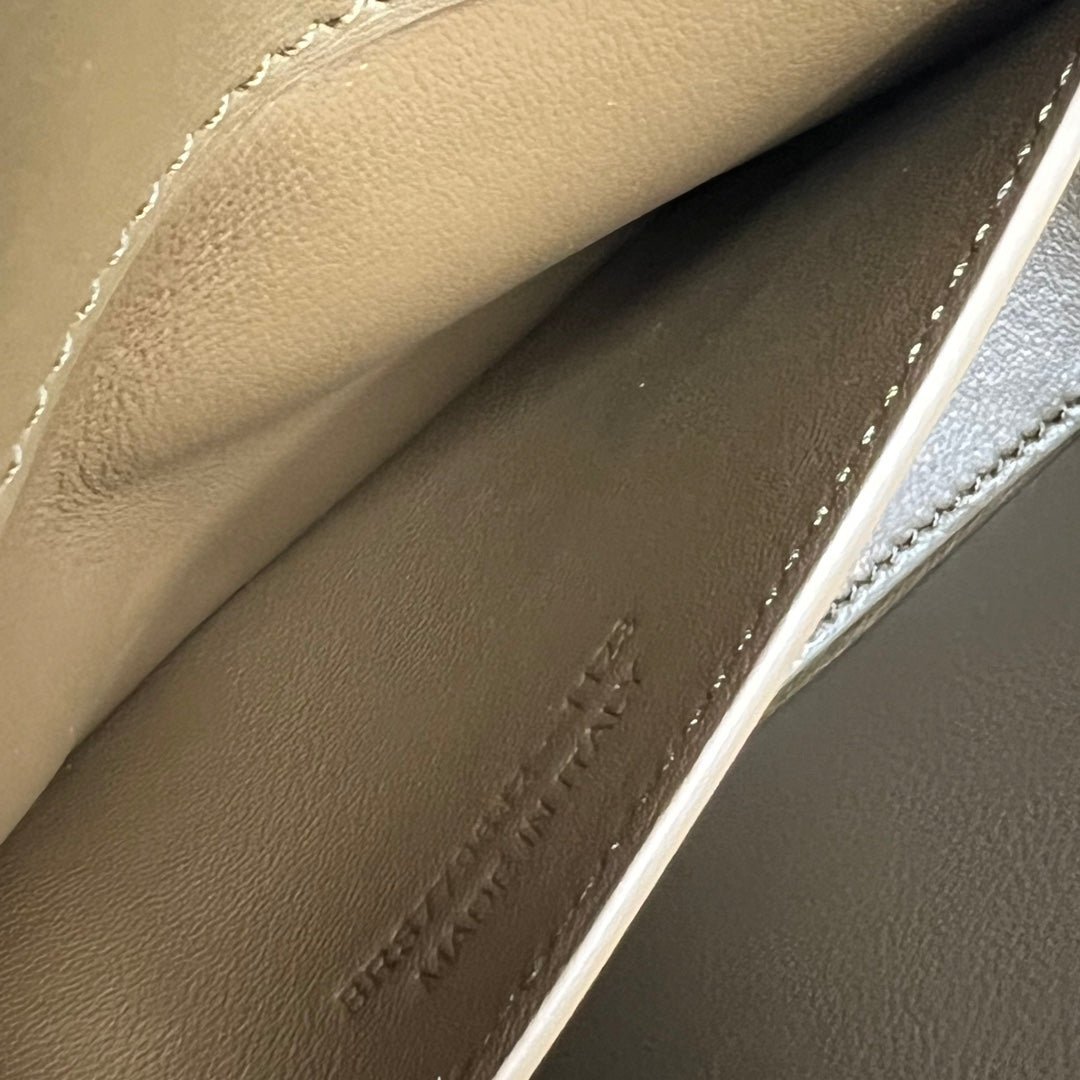 {Style No: EU2MJEZ9} VOLTAIRE IN BOX 21 IN CARAMEL BROWN CALFSKIN GOLD LOGO - Image 5