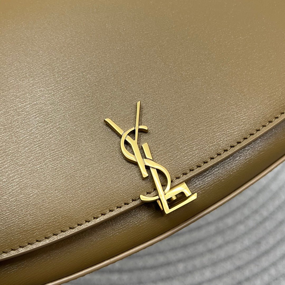 {Style No: EU2MJEZ9} VOLTAIRE IN BOX 21 IN CARAMEL BROWN CALFSKIN GOLD LOGO - Image 2