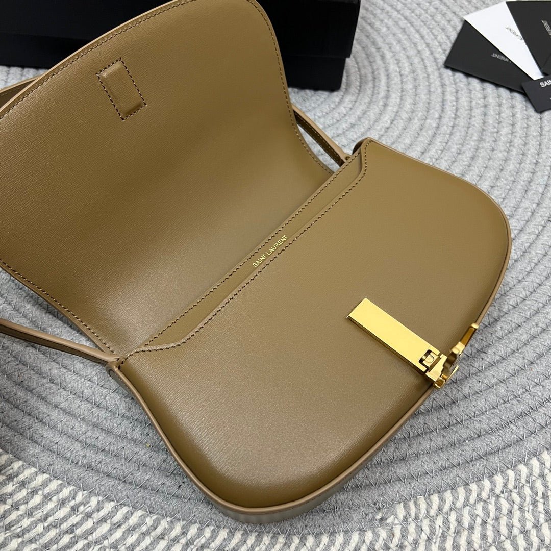 {Style No: EU2MJEZ9} VOLTAIRE IN BOX 21 IN CARAMEL BROWN CALFSKIN GOLD LOGO - Image 6