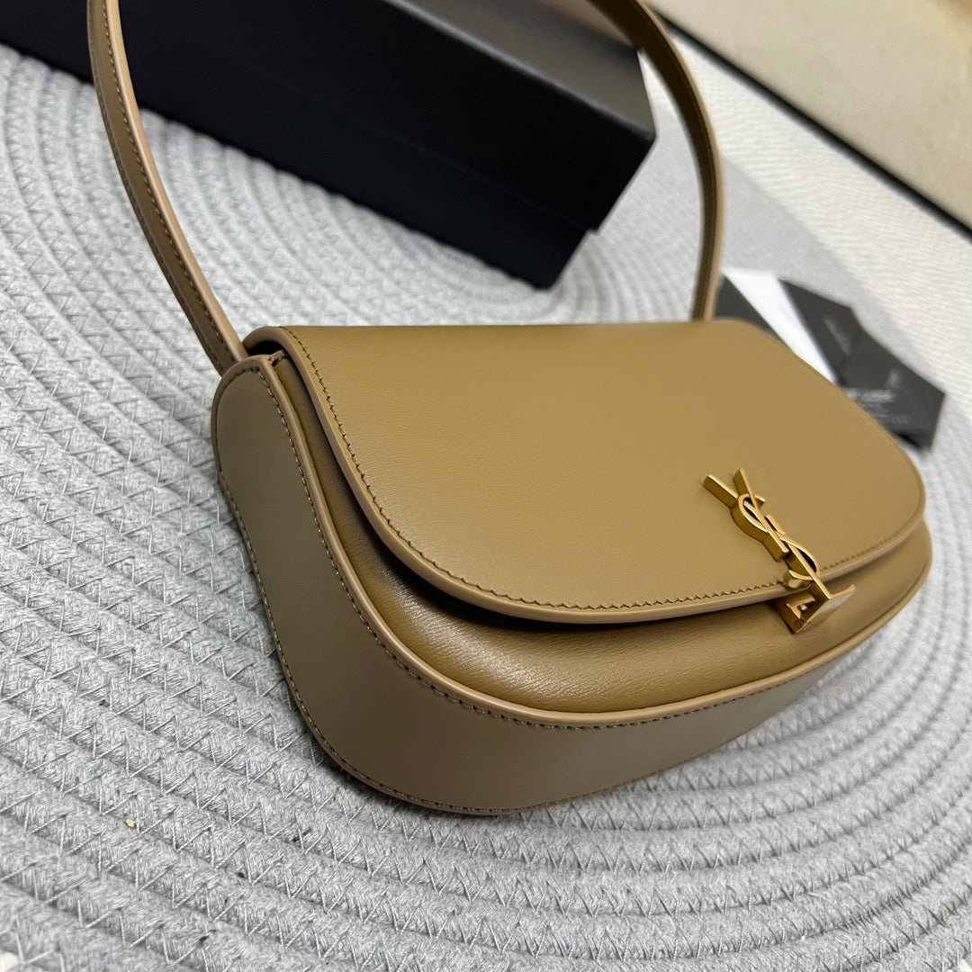 {Style No: EU2MJEZ9} VOLTAIRE IN BOX 21 IN CARAMEL BROWN CALFSKIN GOLD LOGO - Image 7