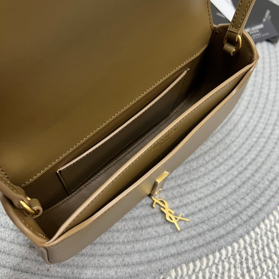 {Style No: EU2MJEZ9} VOLTAIRE IN BOX 21 IN CARAMEL BROWN CALFSKIN GOLD LOGO - Image 8