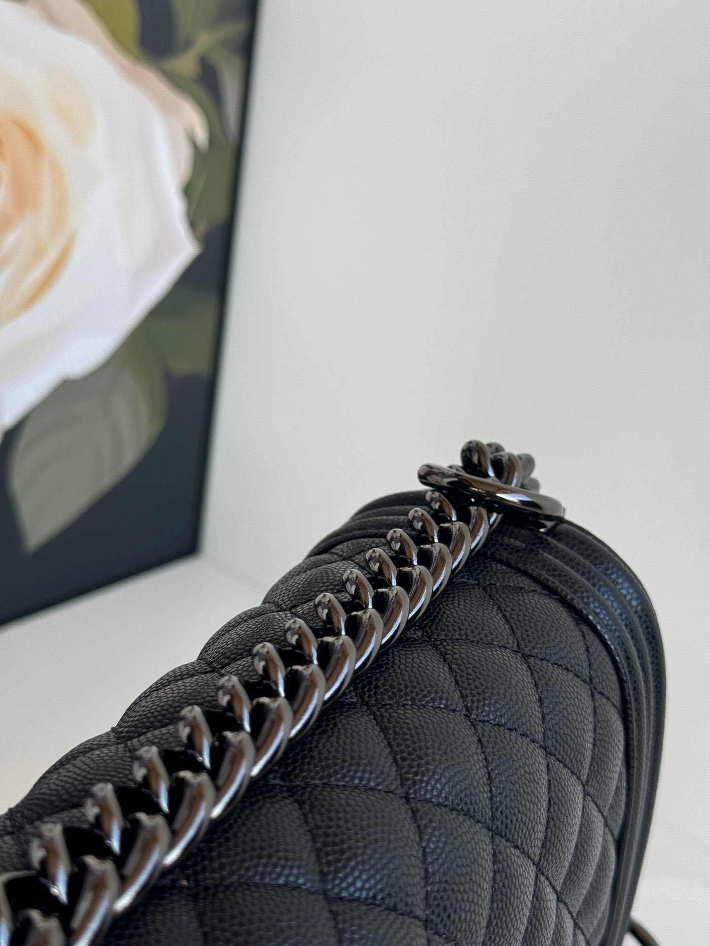 {Style No: VYHU5AKT} CHANEL BOY 25S 25 CM IN BLACK LAMBSKIN - Image 5