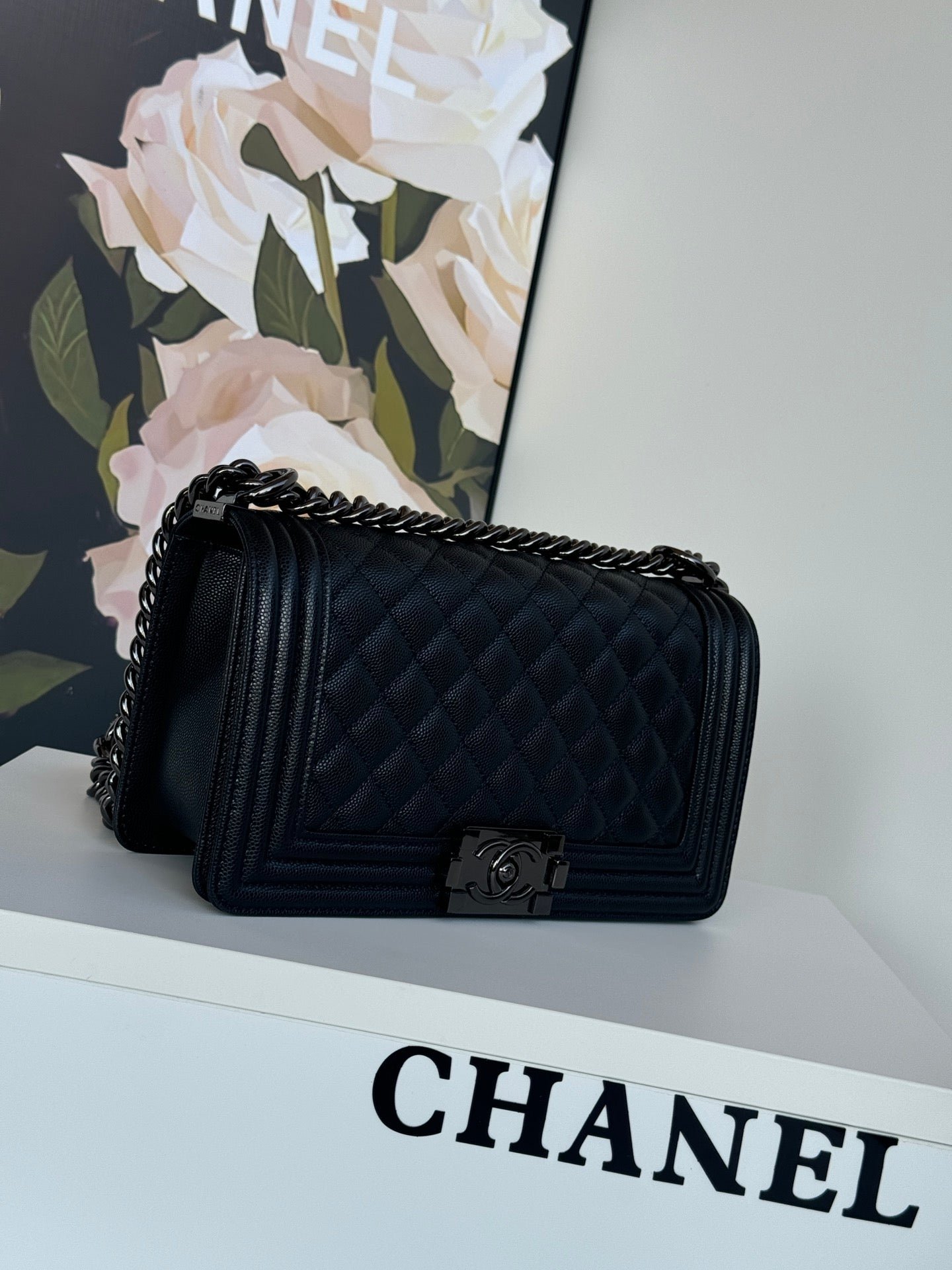 {Style No: VYHU5AKT} CHANEL BOY 25S 25 CM IN BLACK LAMBSKIN - Image 3