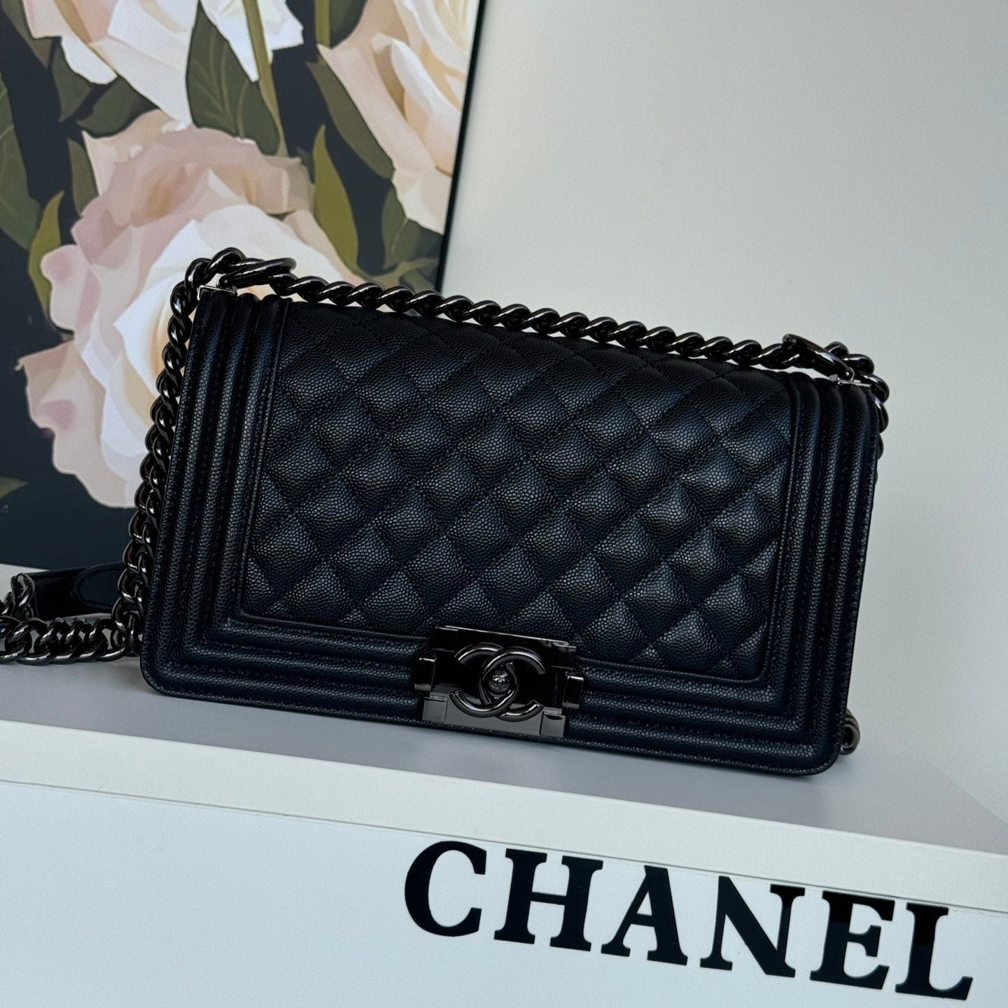 {Style No: VYHU5AKT} CHANEL BOY 25S 25 CM IN BLACK LAMBSKIN