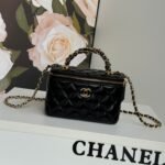 {Style No: GF8XHBXZ} SMALL VANITY CASE 17 WITH HANDLE IN BLACK CALFSKIN GOLD METAL CHAIN