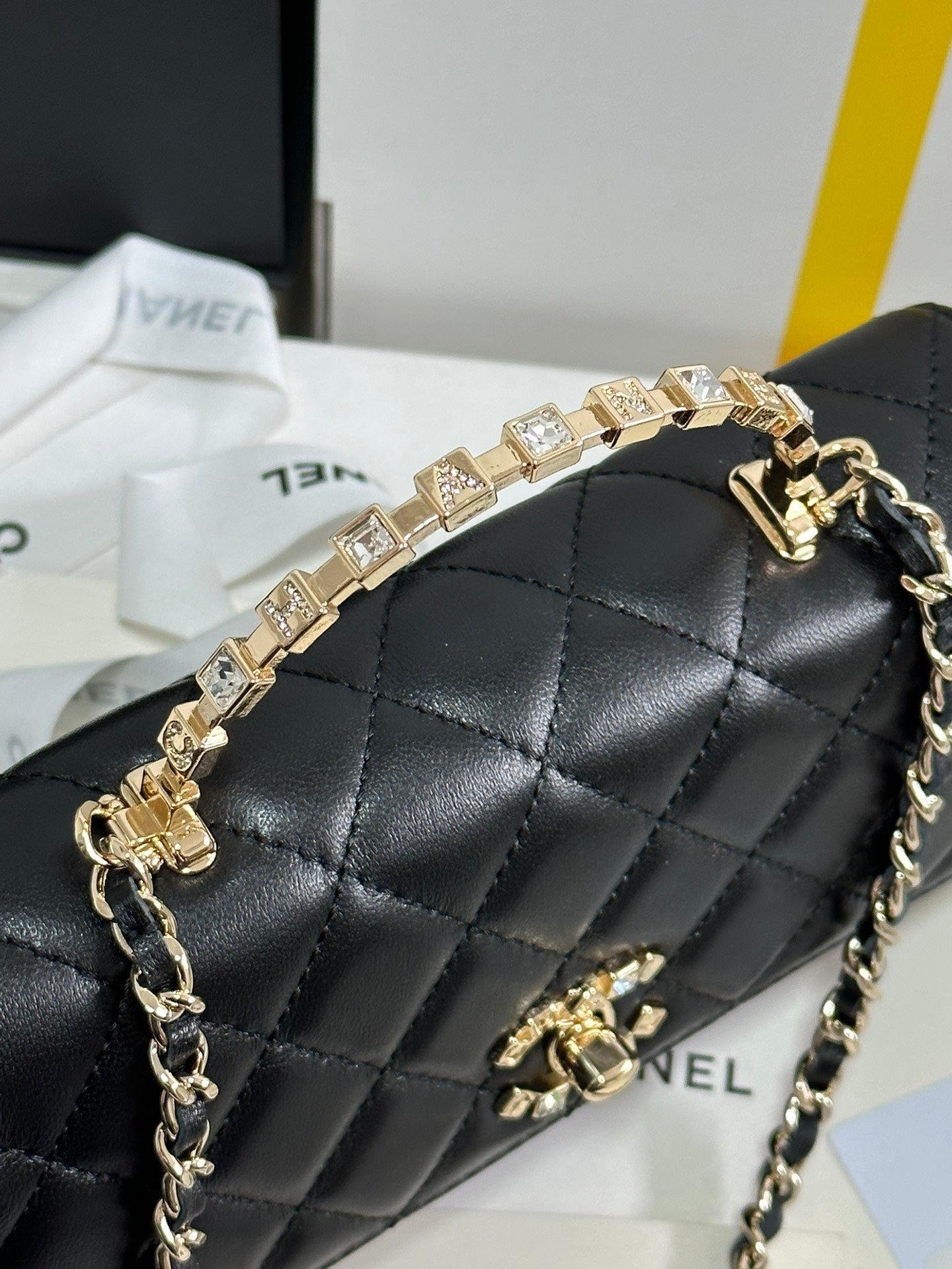 {Style No: B6PIIYFR} FLAP BAG 18 WITH HANDLE IN BLACK CALFSKIN GOLD HARDWARE - Image 6