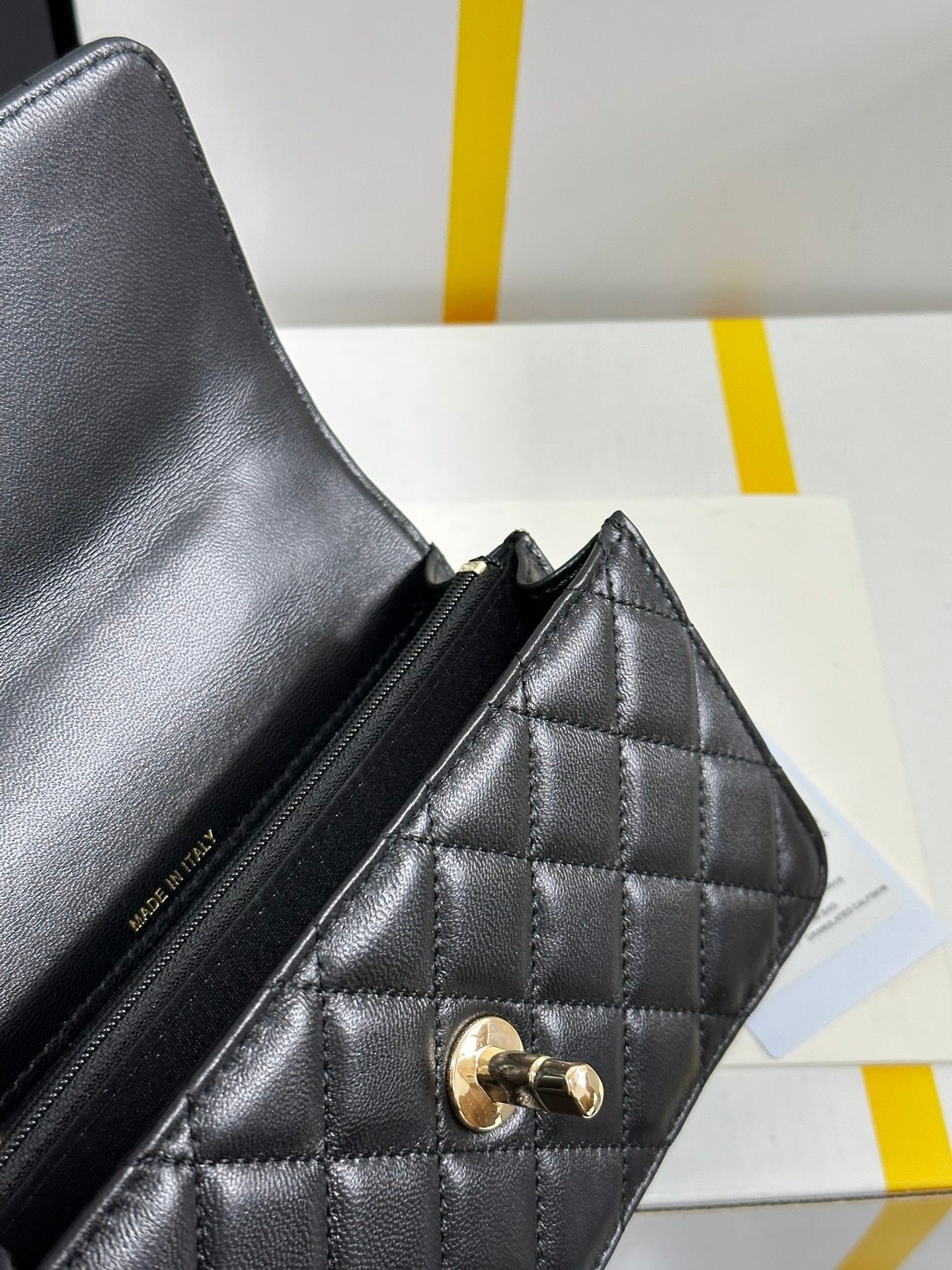 {Style No: B6PIIYFR} FLAP BAG 18 WITH HANDLE IN BLACK CALFSKIN GOLD HARDWARE - Image 8
