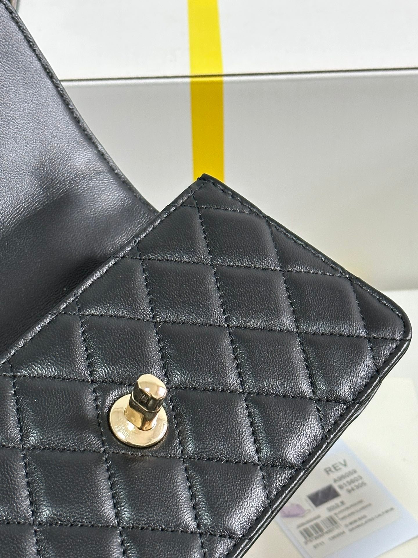{Style No: B6PIIYFR} FLAP BAG 18 WITH HANDLE IN BLACK CALFSKIN GOLD HARDWARE - Image 5