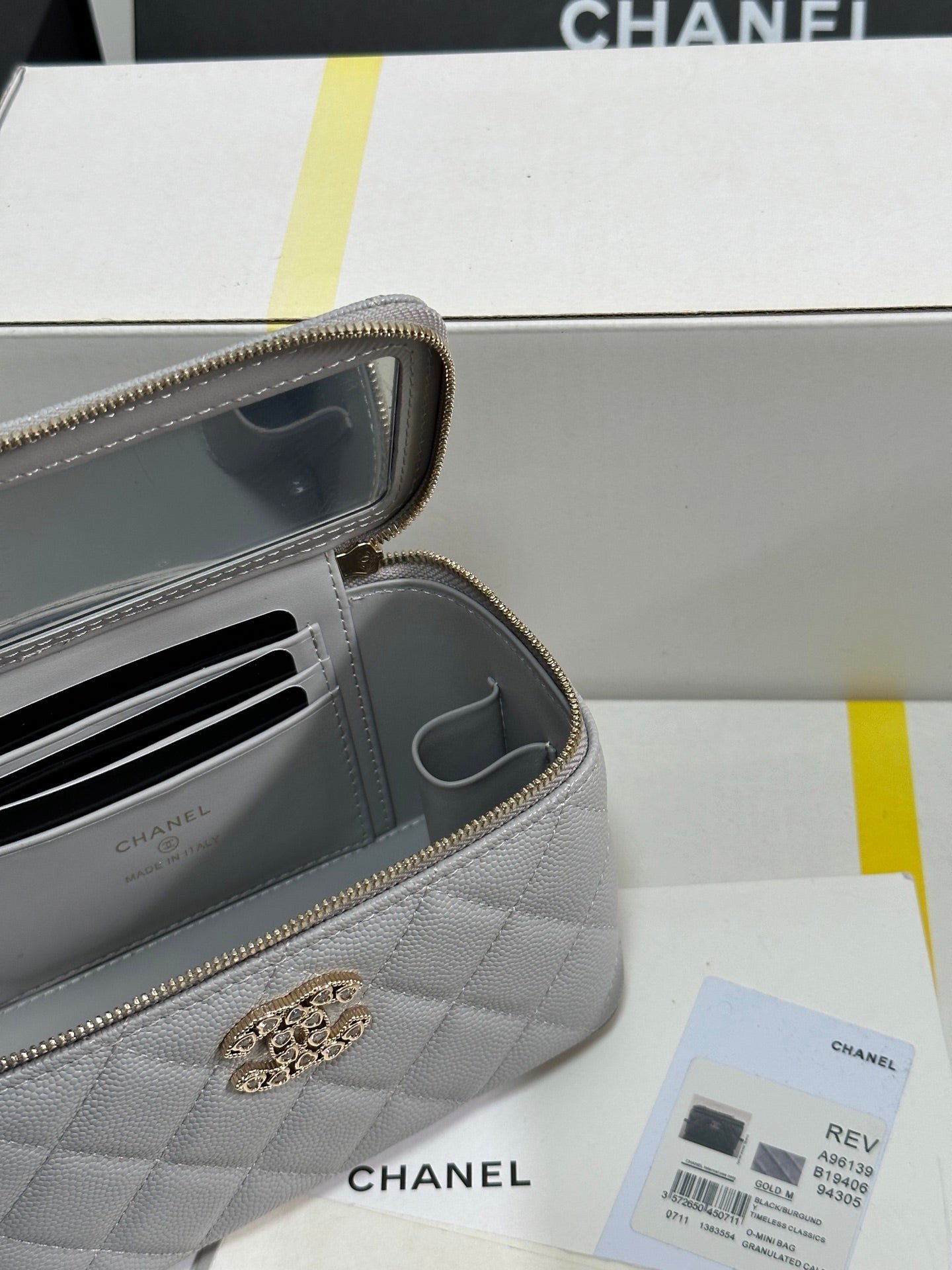 {Style No: RNL25JQL} VANITY CASE 17 CRYSTAL STUDDED LOGO IN GREY CALFSKIN GOLD HARDWARE - Image 5
