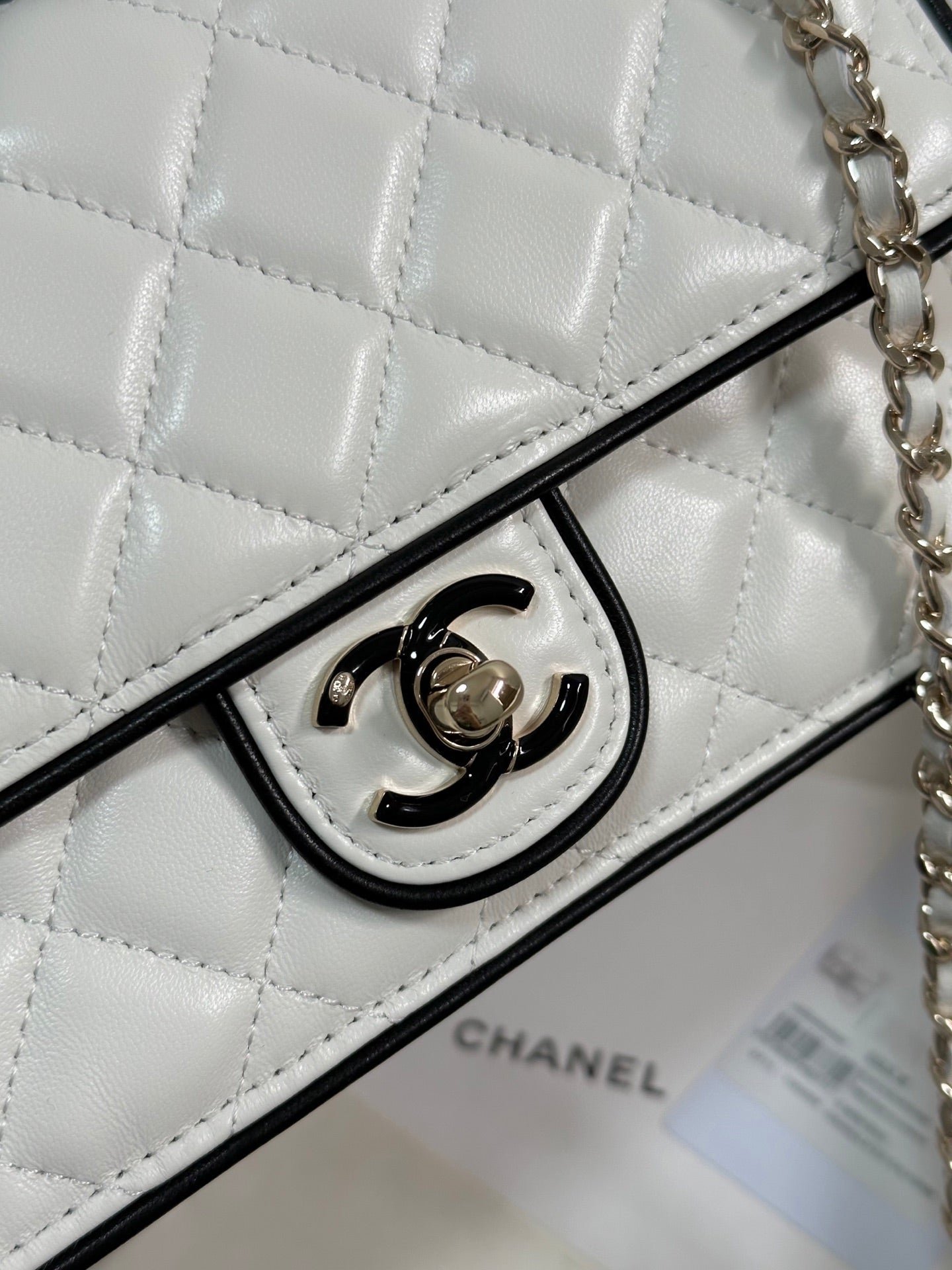 {Style No: 84C17EJ7} QUILTED FLAP BAG WITH BLACK TRIM 19 IN WHITE LAMBSKIN - Image 3