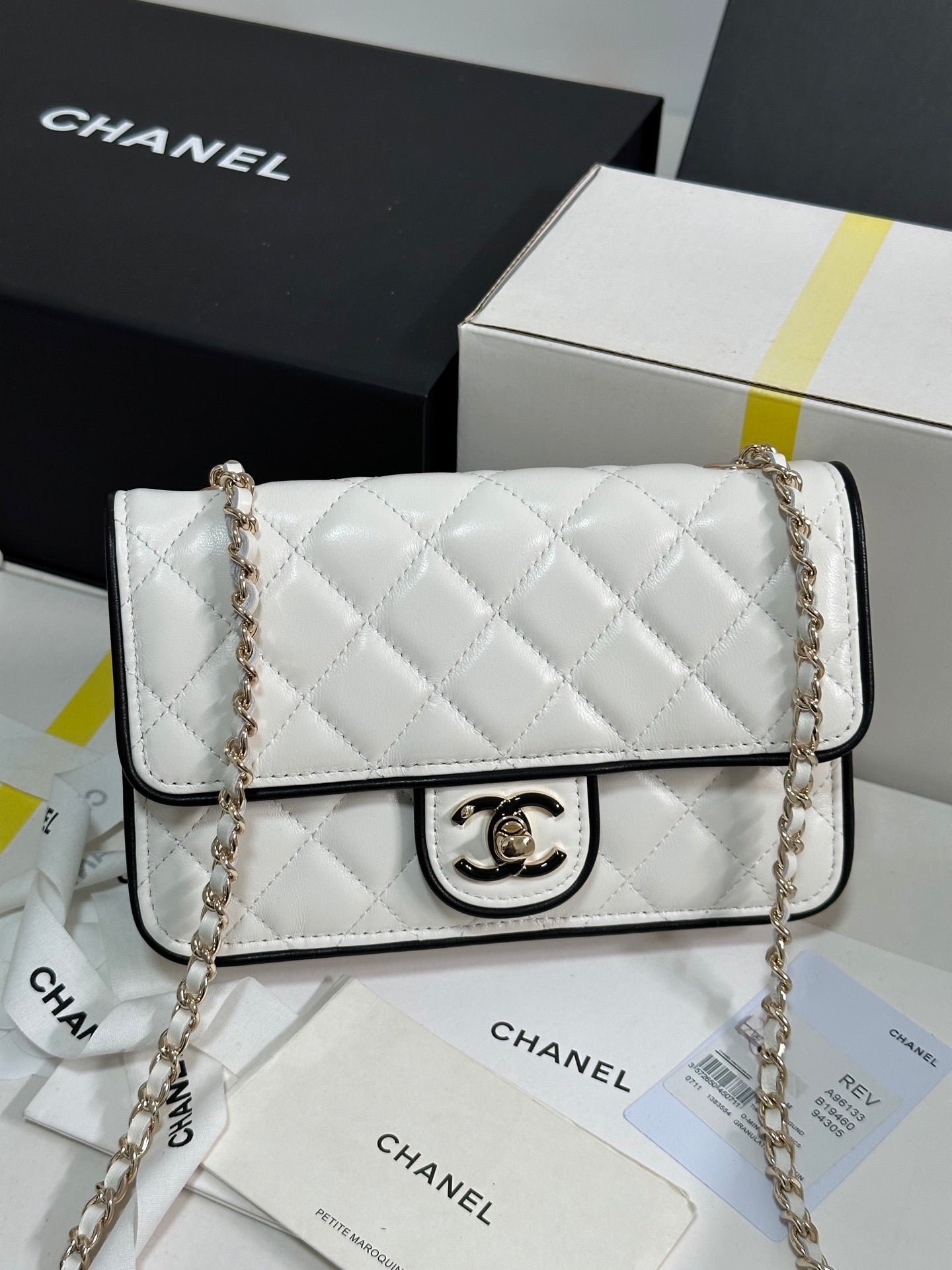 {Style No: 84C17EJ7} QUILTED FLAP BAG WITH BLACK TRIM 19 IN WHITE LAMBSKIN - Image 7