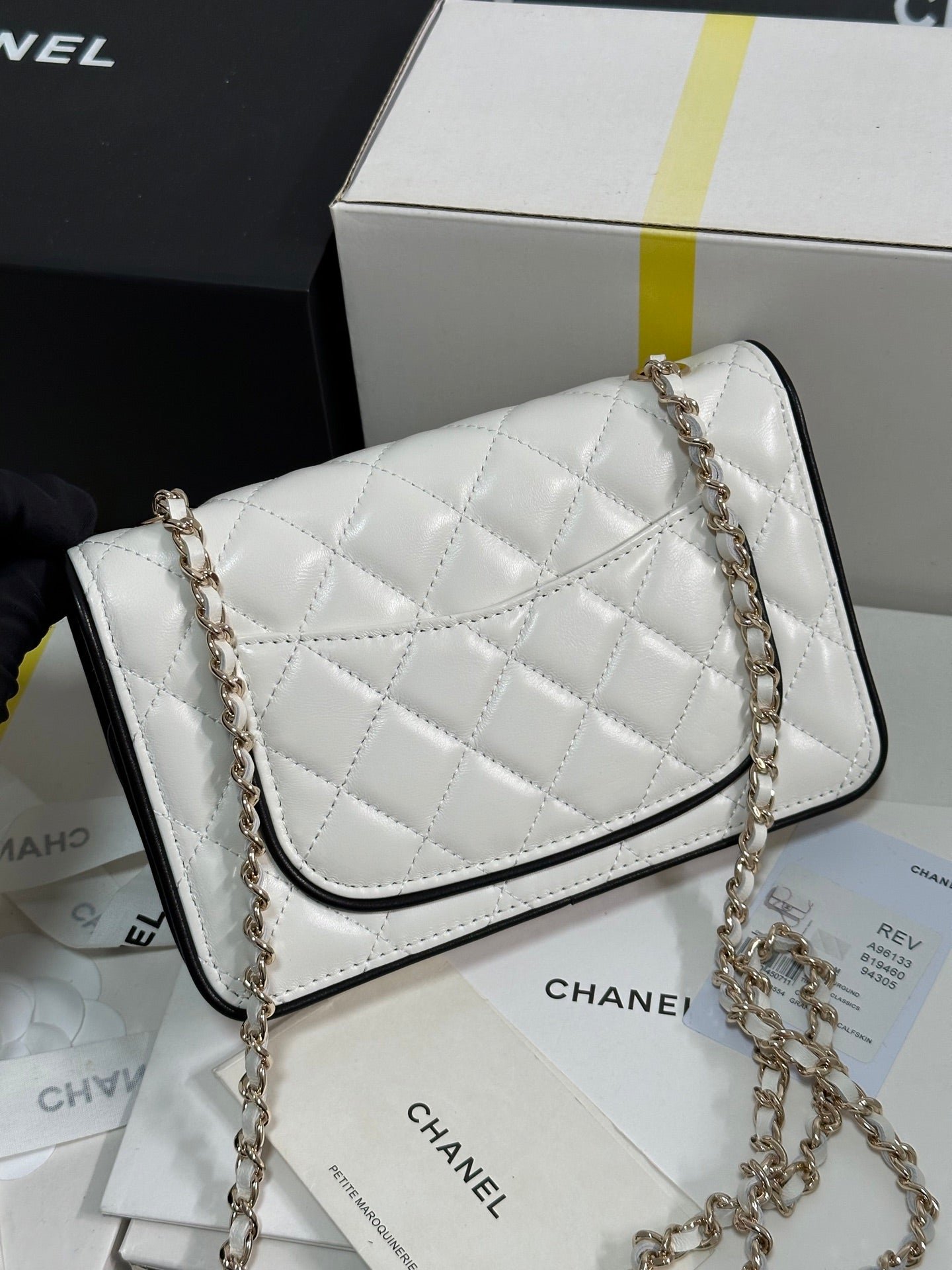 {Style No: 84C17EJ7} QUILTED FLAP BAG WITH BLACK TRIM 19 IN WHITE LAMBSKIN - Image 2