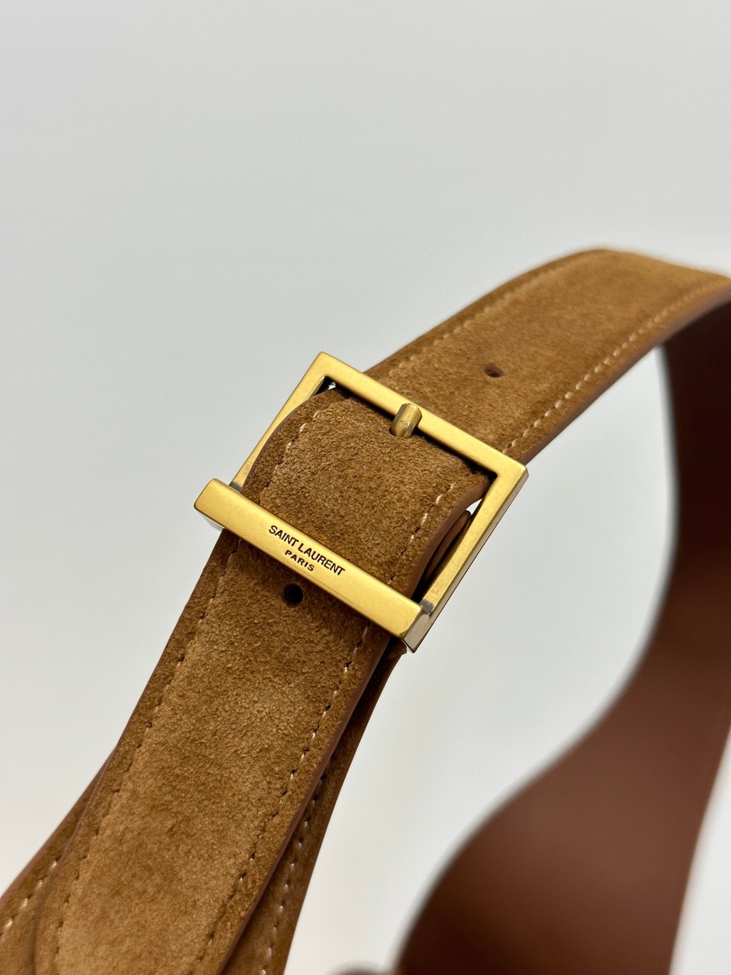 {Style No: 3Y3K996W} LE 5 À 7 SUPPLE SMALL 22 IN CARAMEL BROWN SUEDE - Image 8