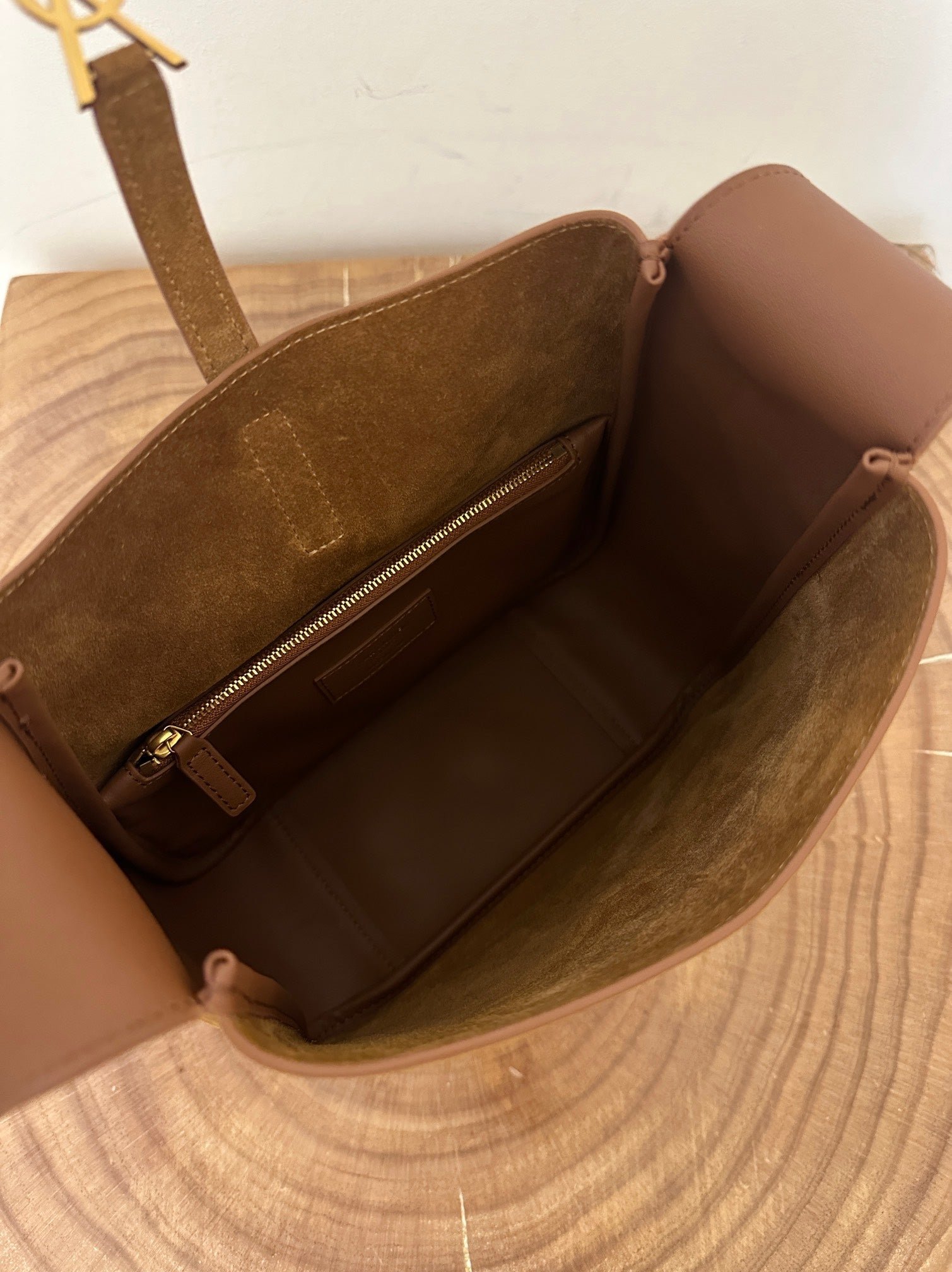 {Style No: 3Y3K996W} LE 5 À 7 SUPPLE SMALL 22 IN CARAMEL BROWN SUEDE - Image 9